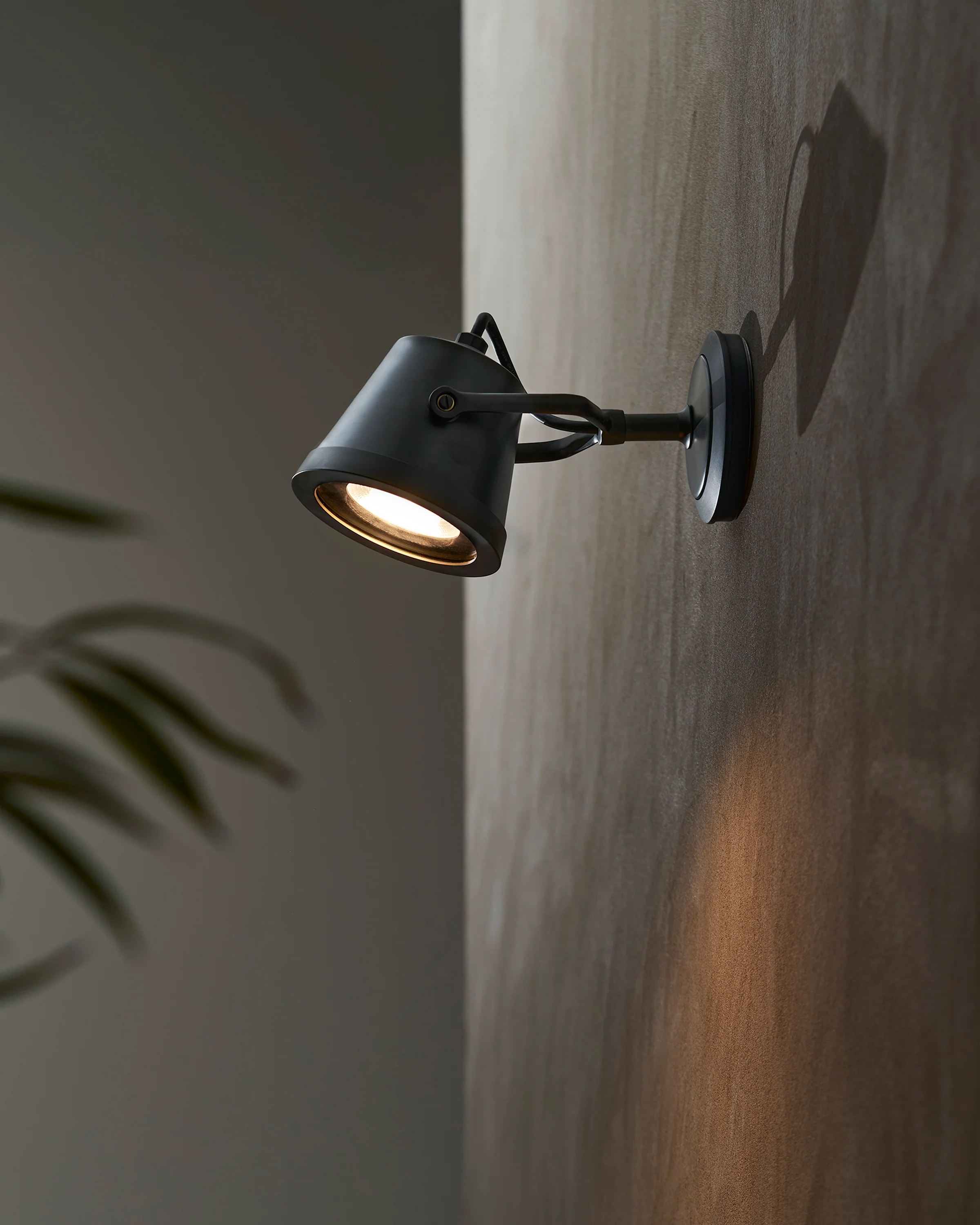 Cambridge Wall Floodlight – Bronze - Image 4