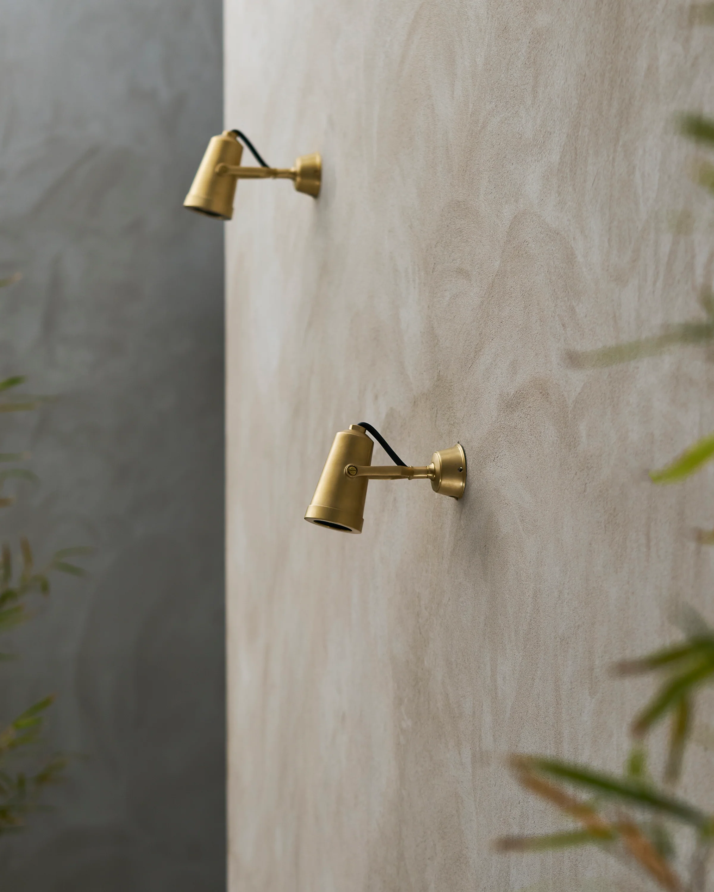 Cambridge Wall Spotlight 24V – Antique Brass - Image 4