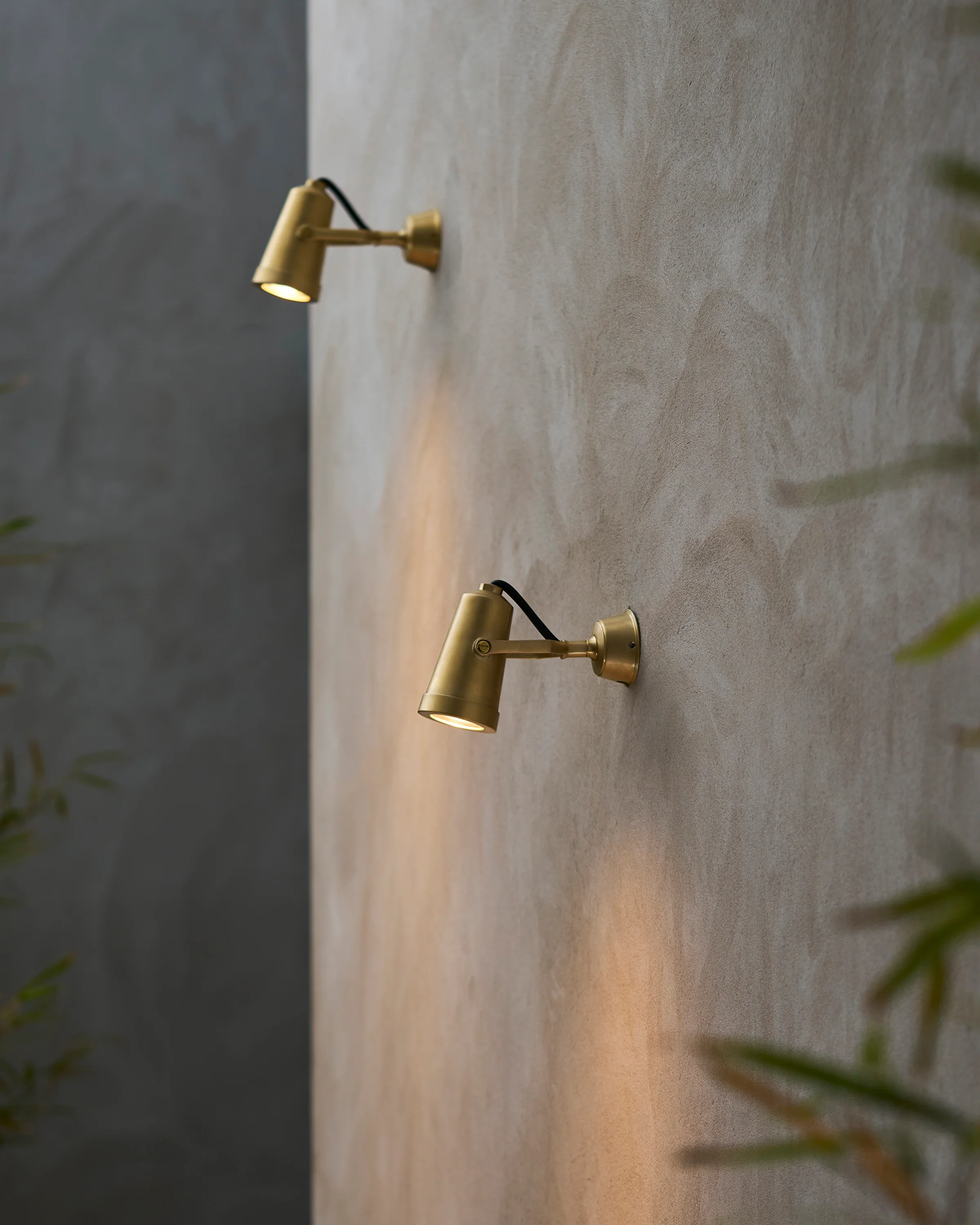 Cambridge Wall Spotlight 24V – Antique Brass - Image 5