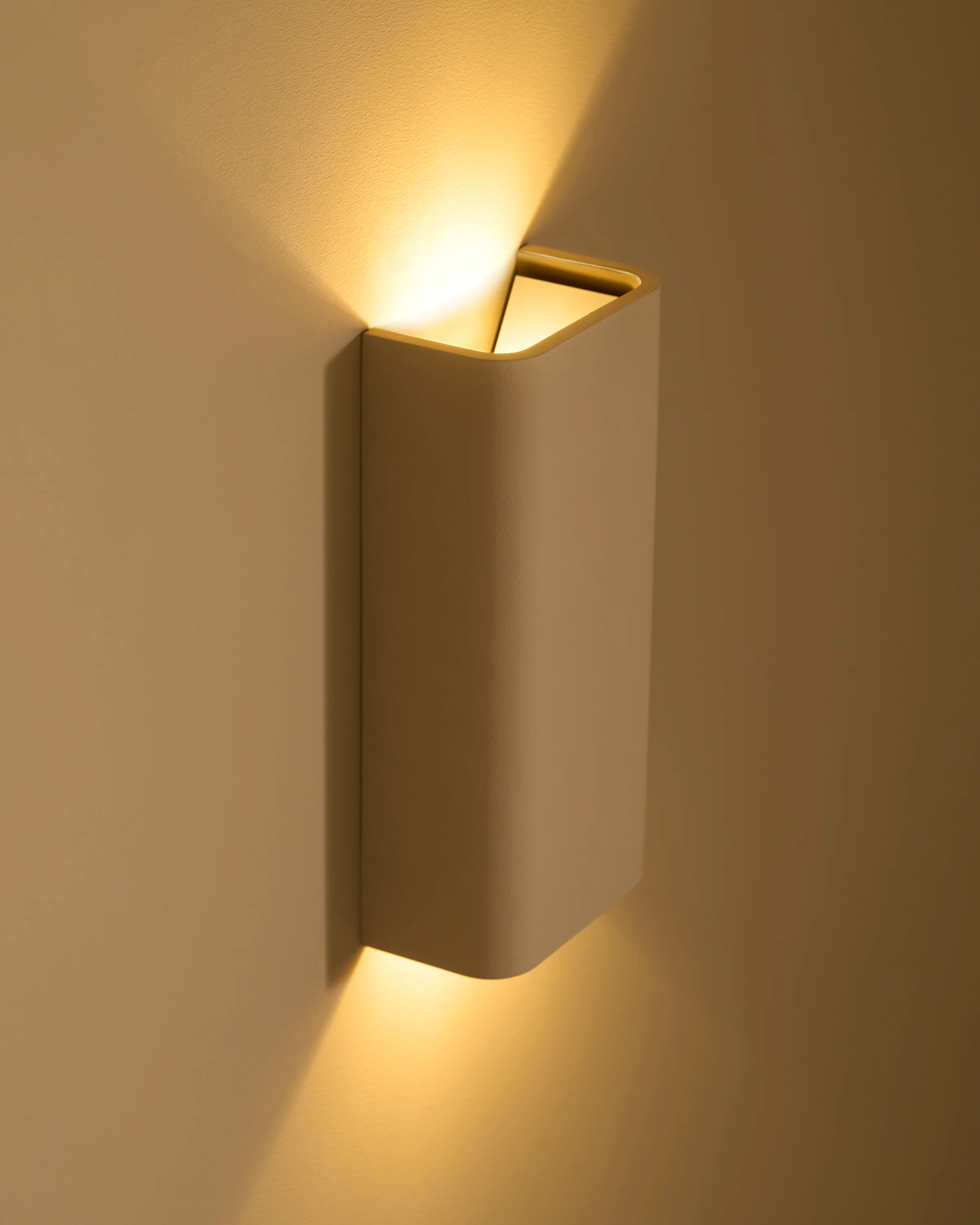 Camden Portrait Dual Wall Light – Paintable - Image 4