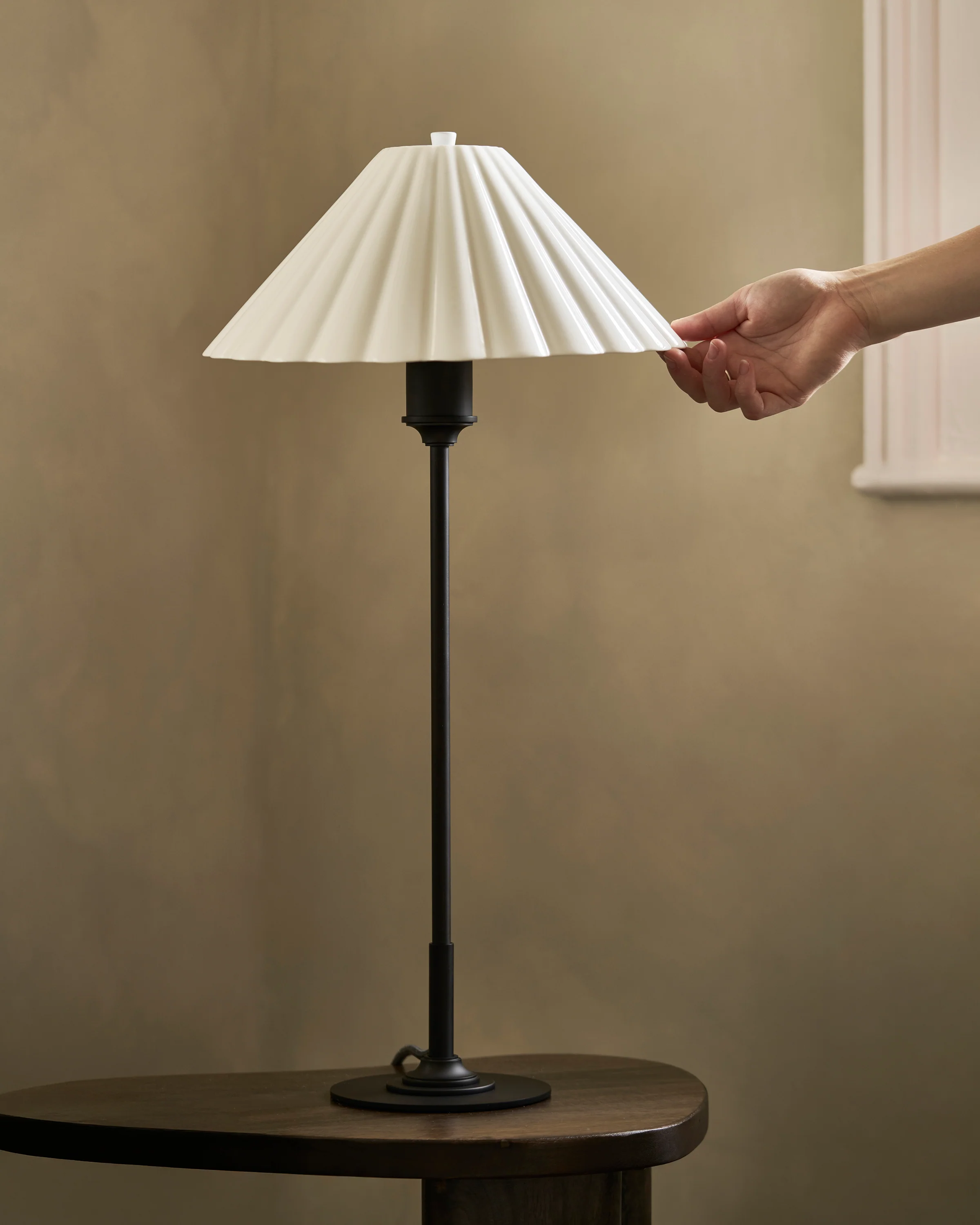 Cotswold Medium Table Lamp Fine Porcelain - Bronze - Image 3