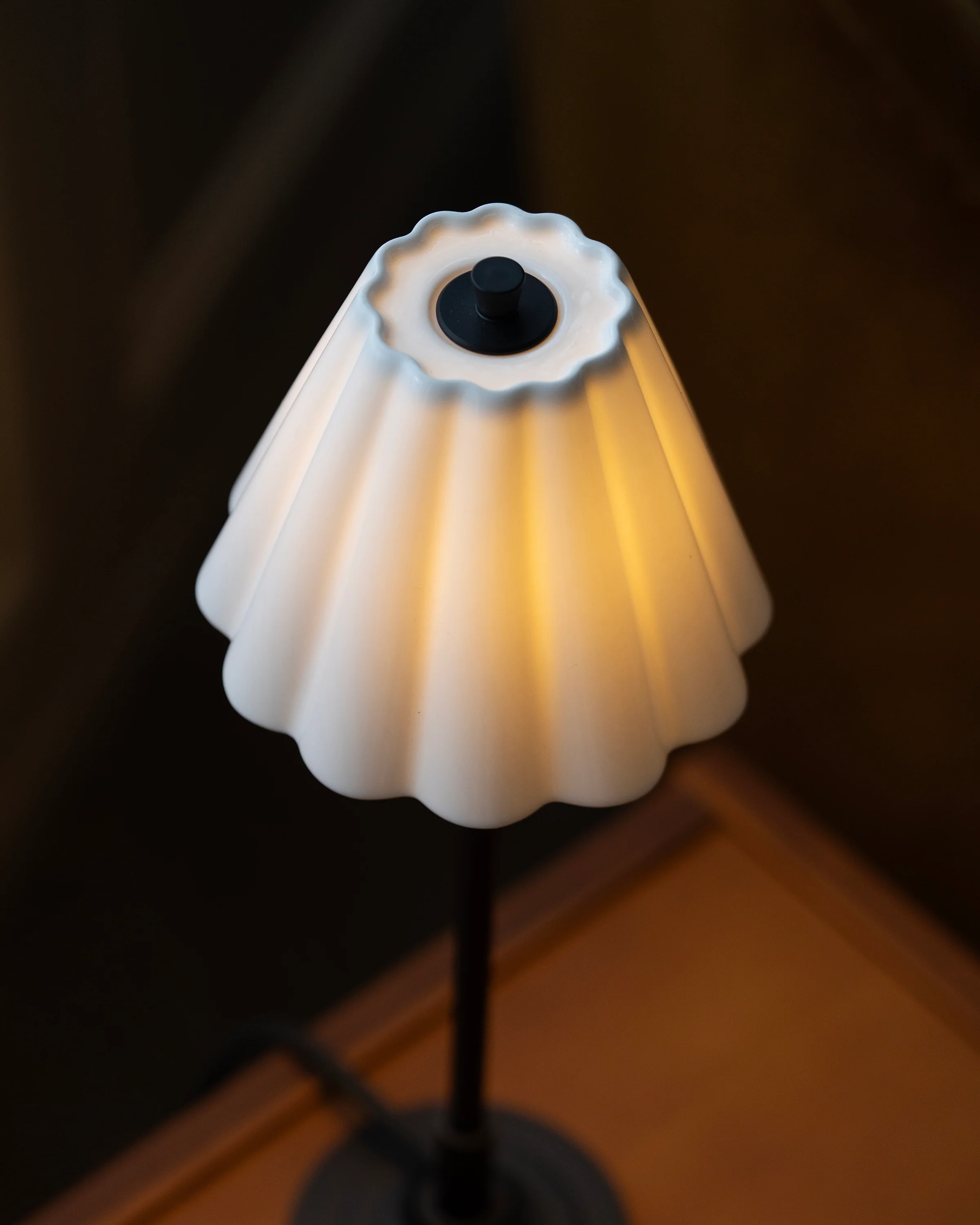 Cotswold Small Table Lamp Fine Porcelain - Bronze - Image 5