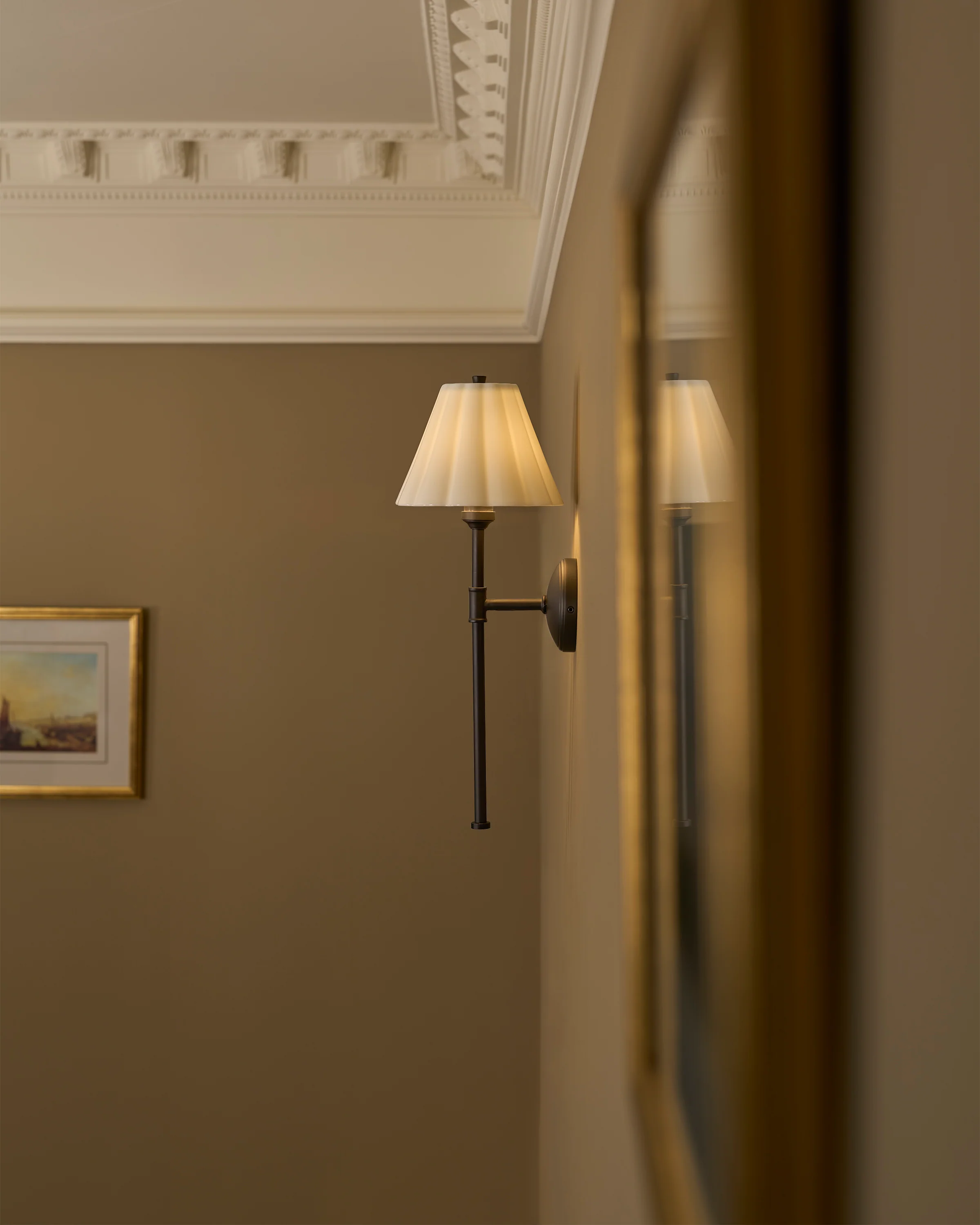 Cotswold Wall Light Fine Porcelain - Bronze - Image 4