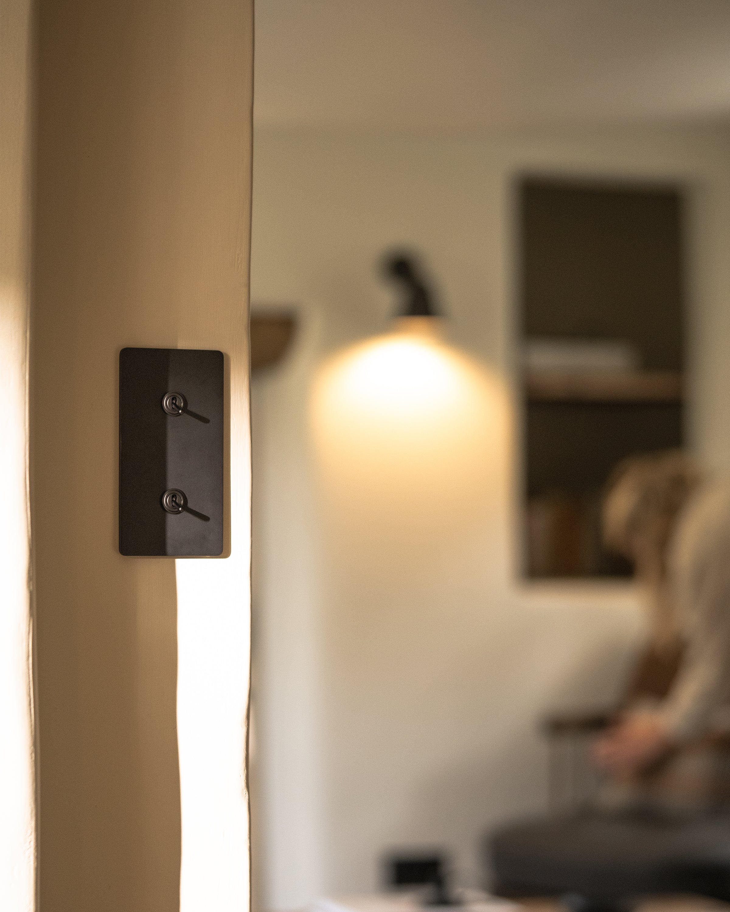 Kew Double 2x Vertical Toggle Switch - Bronze - Image 5