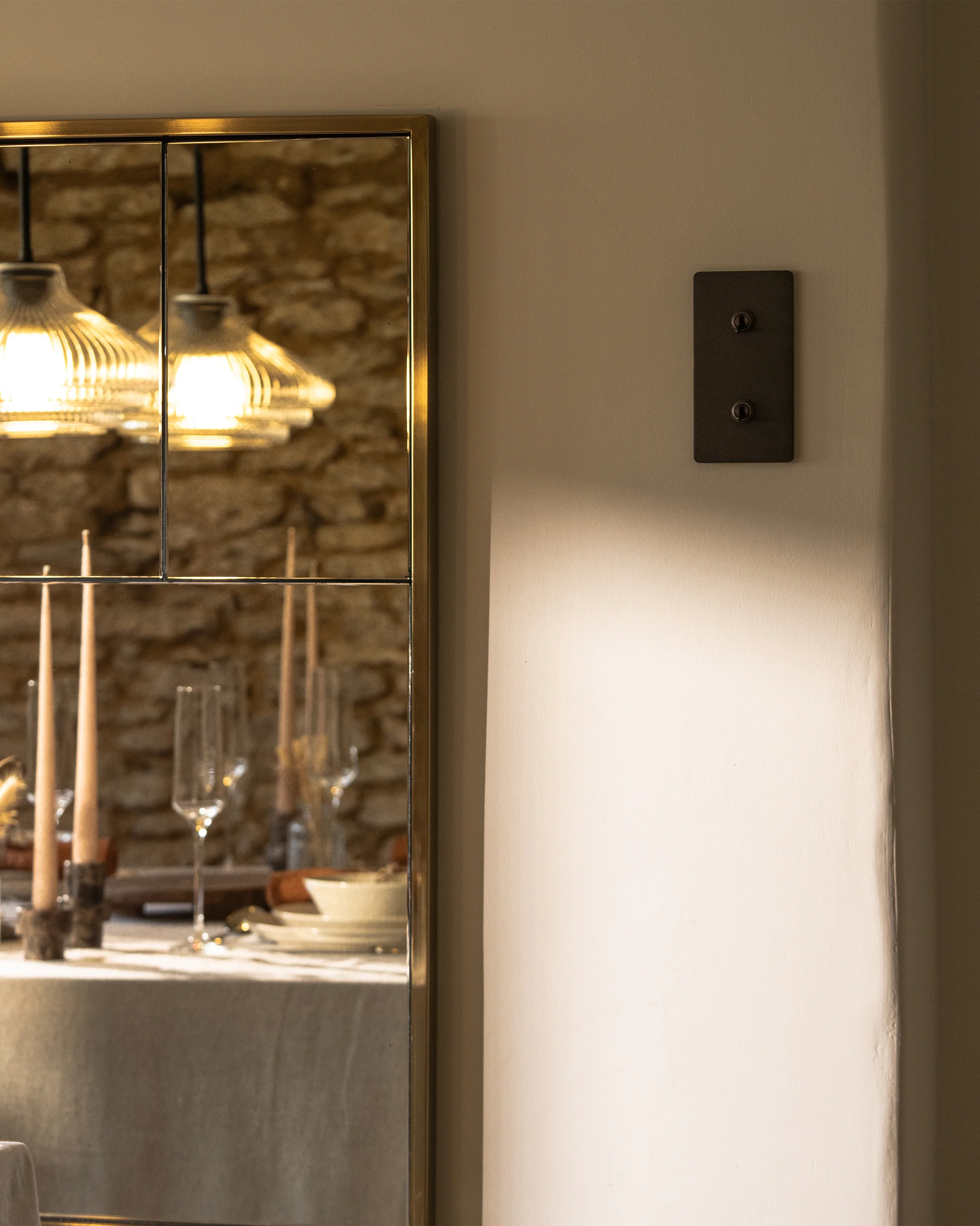 Kew Double 2x Vertical Toggle Switch - Bronze - Image 6