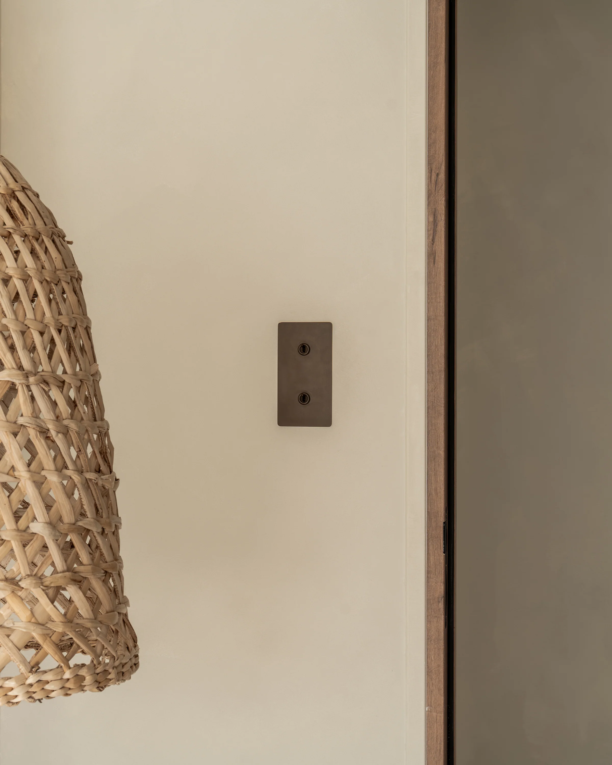 Kew Double 2x Vertical Toggle Switch - Bronze - Image 7