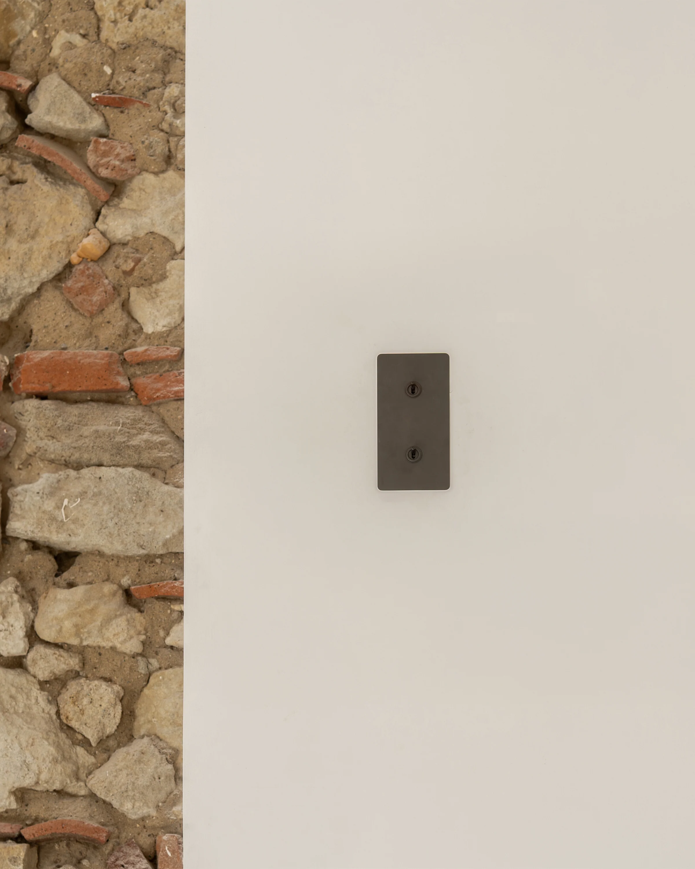 Kew Double 2x Vertical Toggle Switch - Bronze - Image 9