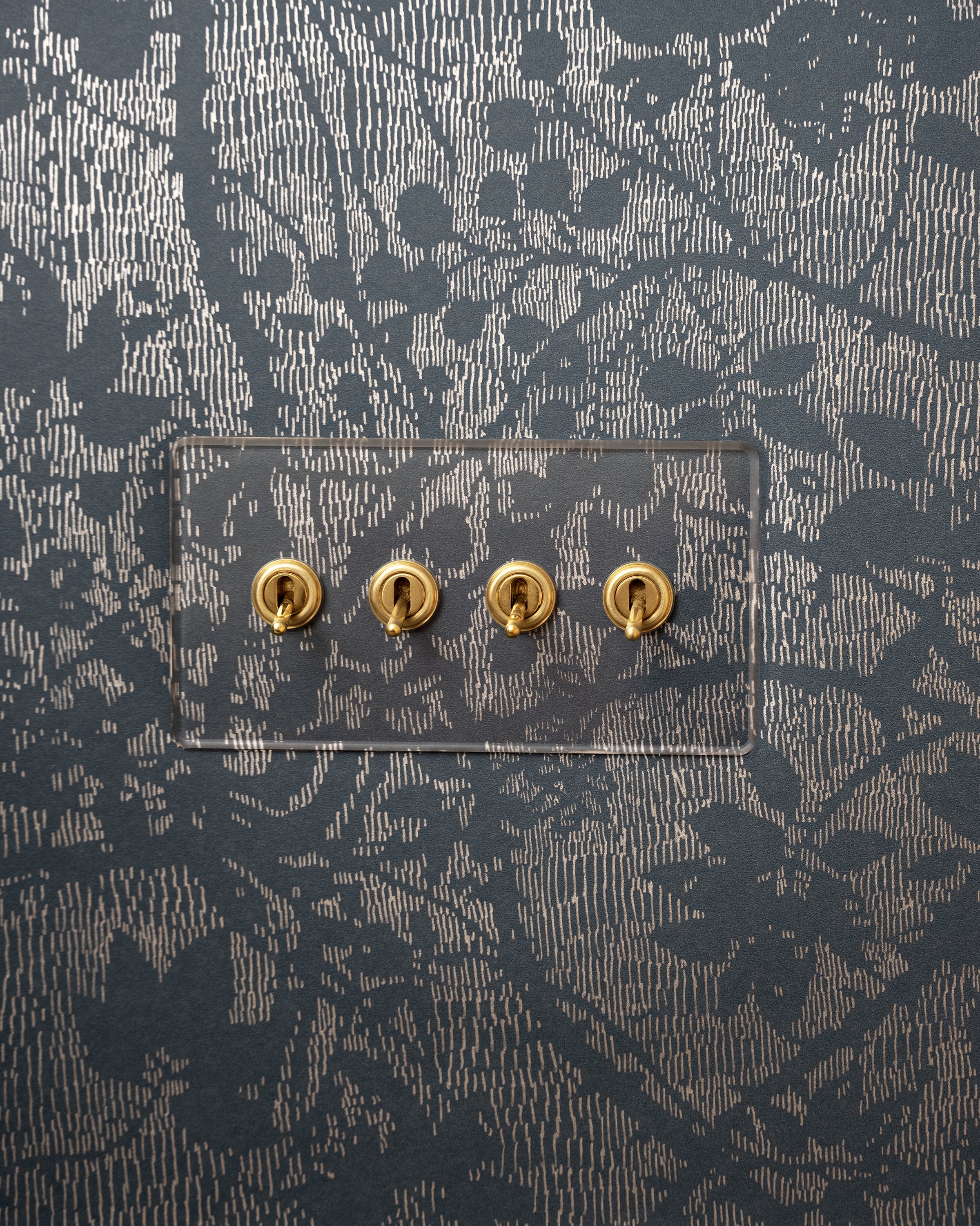 Kew Double 4x Toggle Switch - Clear Antique Brass - Image 3