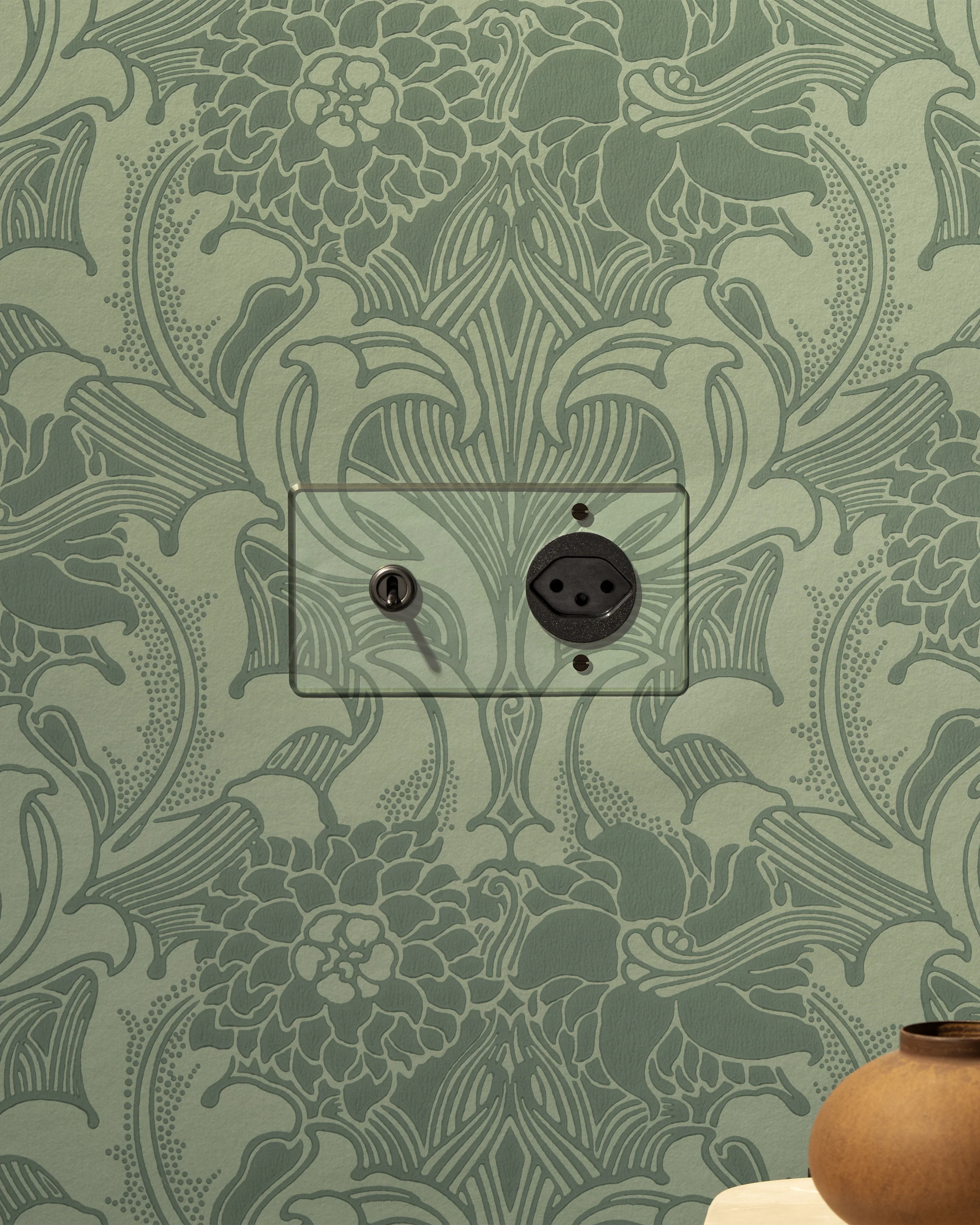 Kew Double Toggle & Swiss Type J Socket - Clear Bronze | Black - Image 3