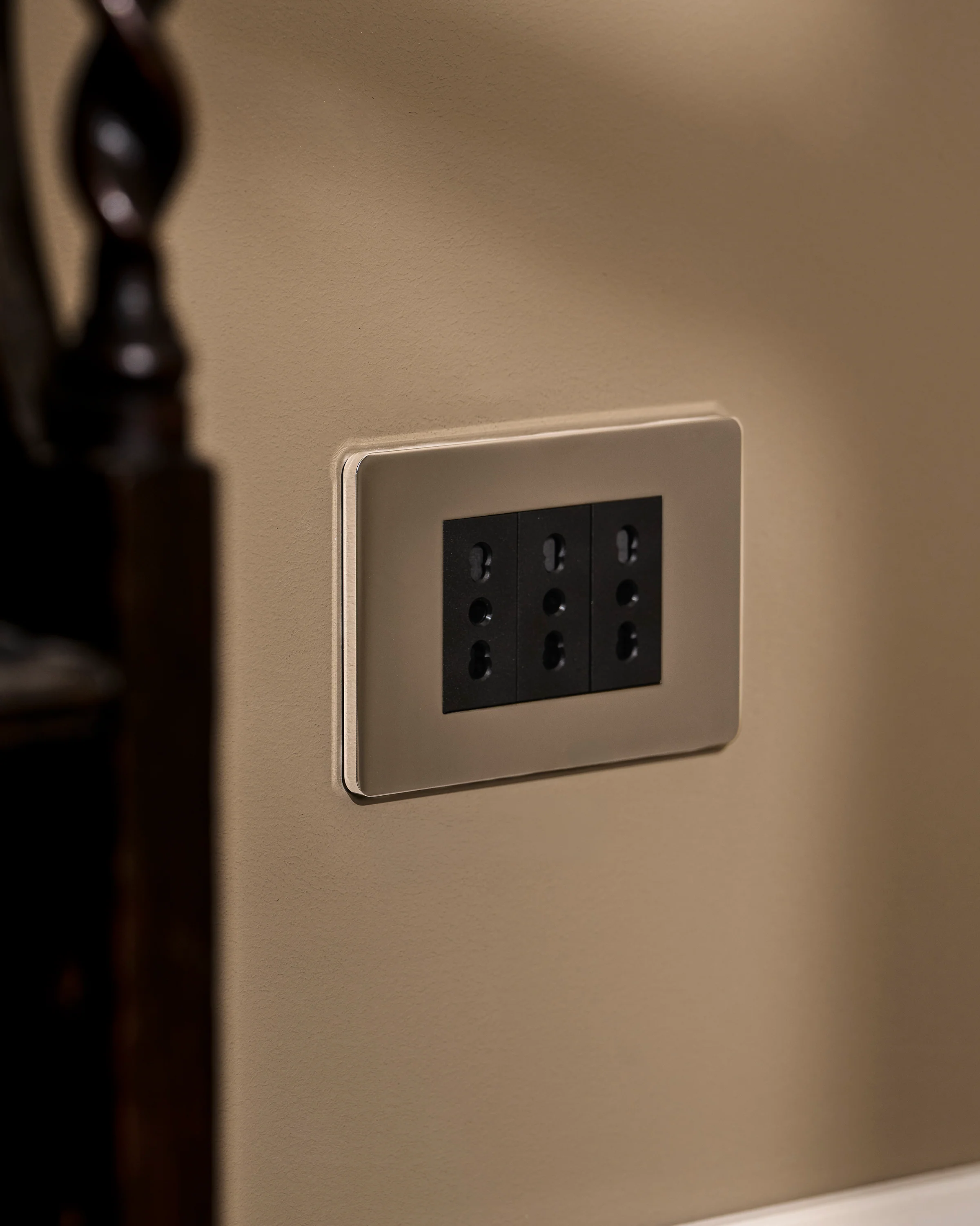 Grove 3-Module 3x Bipasso Socket - Polished Nickel | Black - Image 4