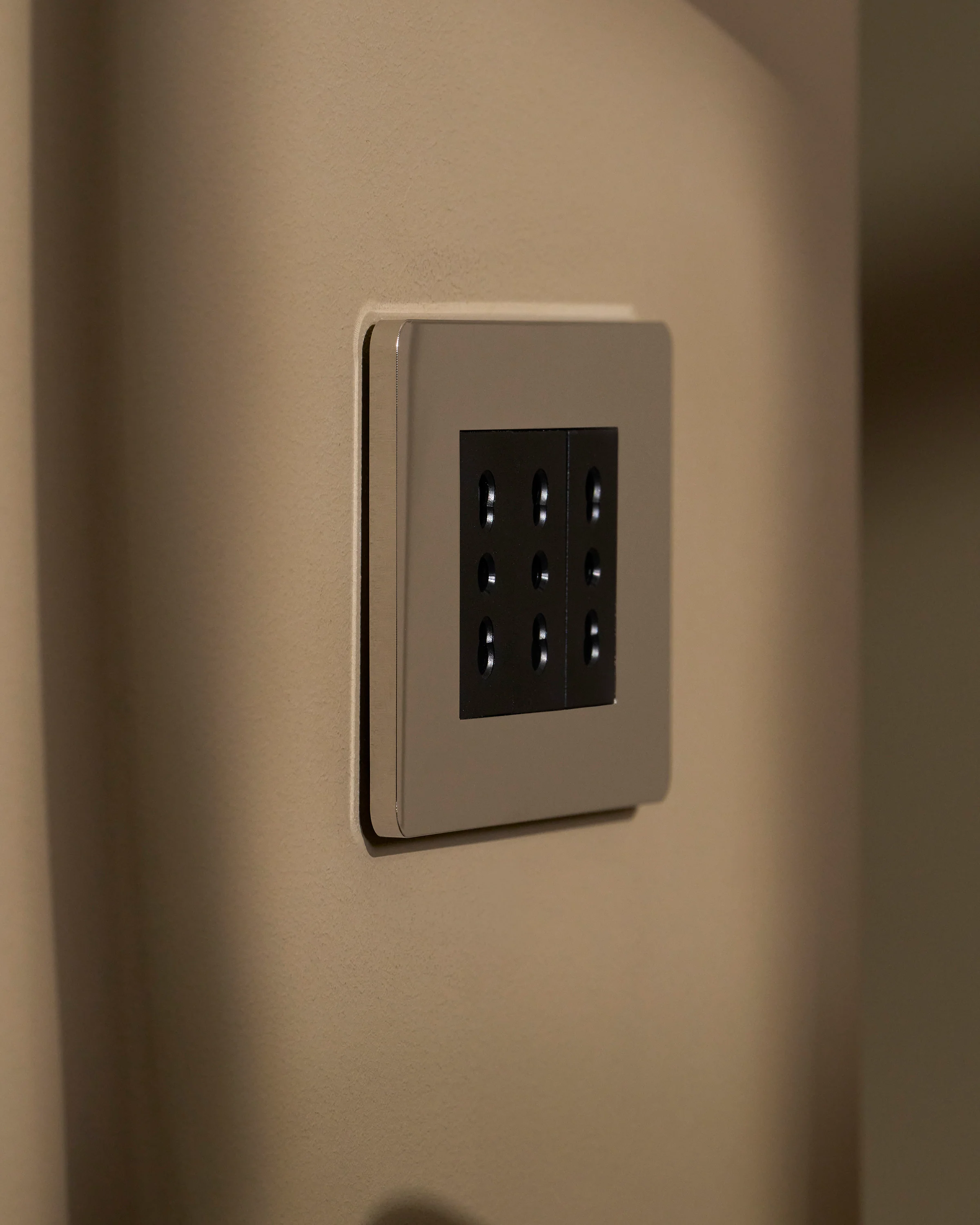 Grove 3-Module 3x Bipasso Socket - Polished Nickel | Black - Image 5