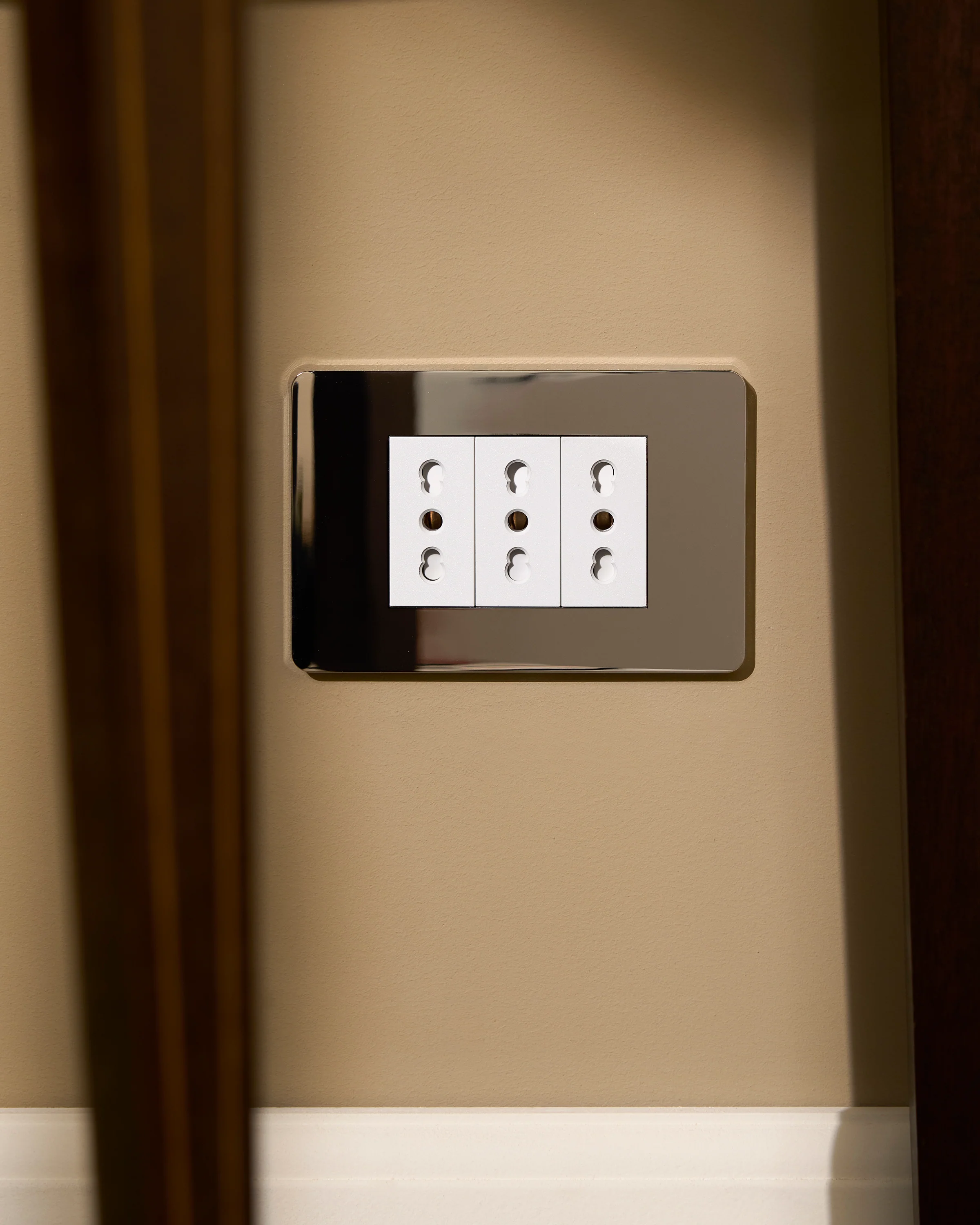 Grove 3-Module 3x Bipasso Socket - Polished Nickel | White - Image 3