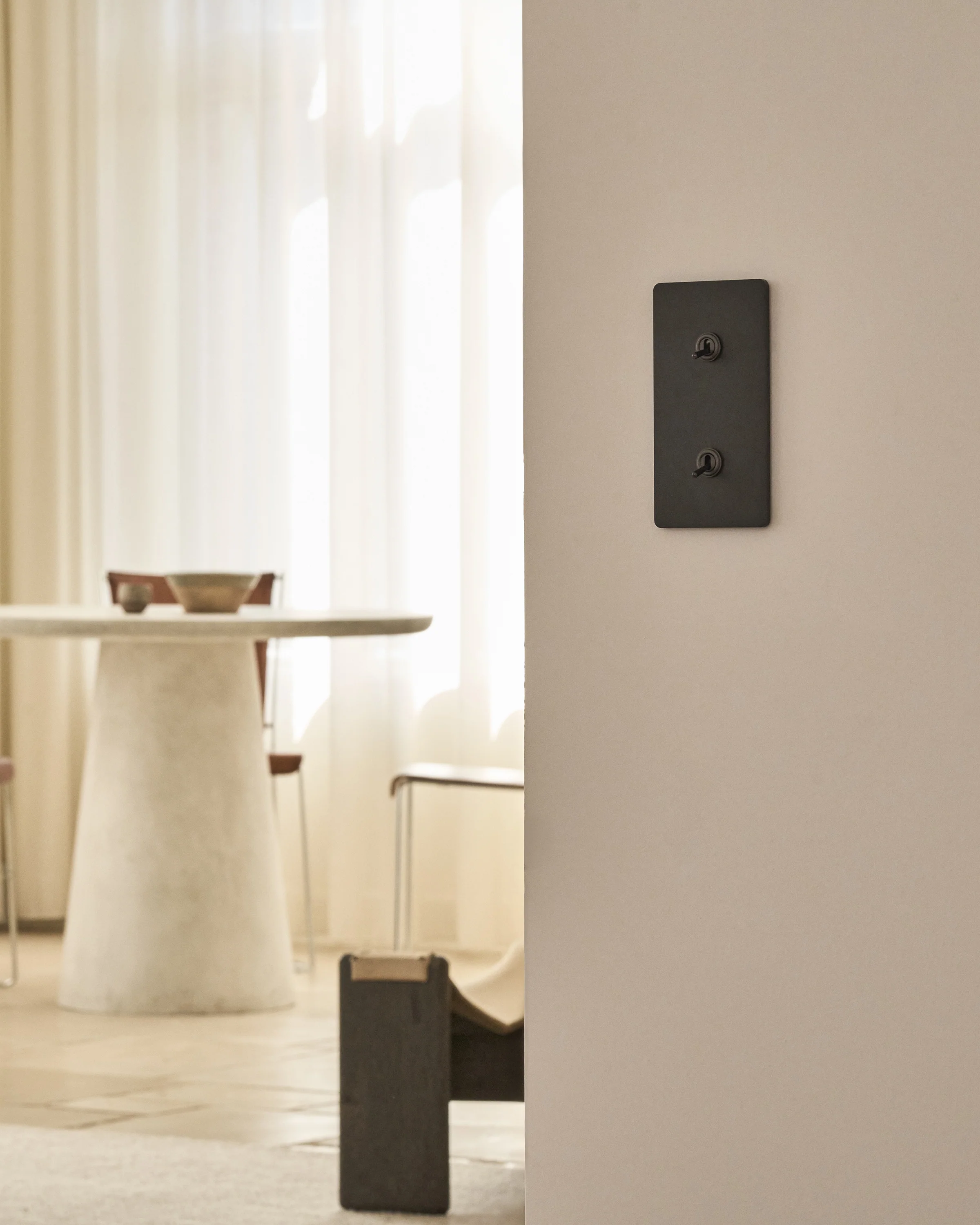 Grove Double 2x Vertical Toggle Switch - Bronze - Image 3