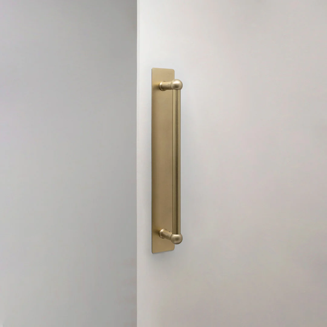 Harper Single Pull Handle with Plate 320mm - Antique Brass