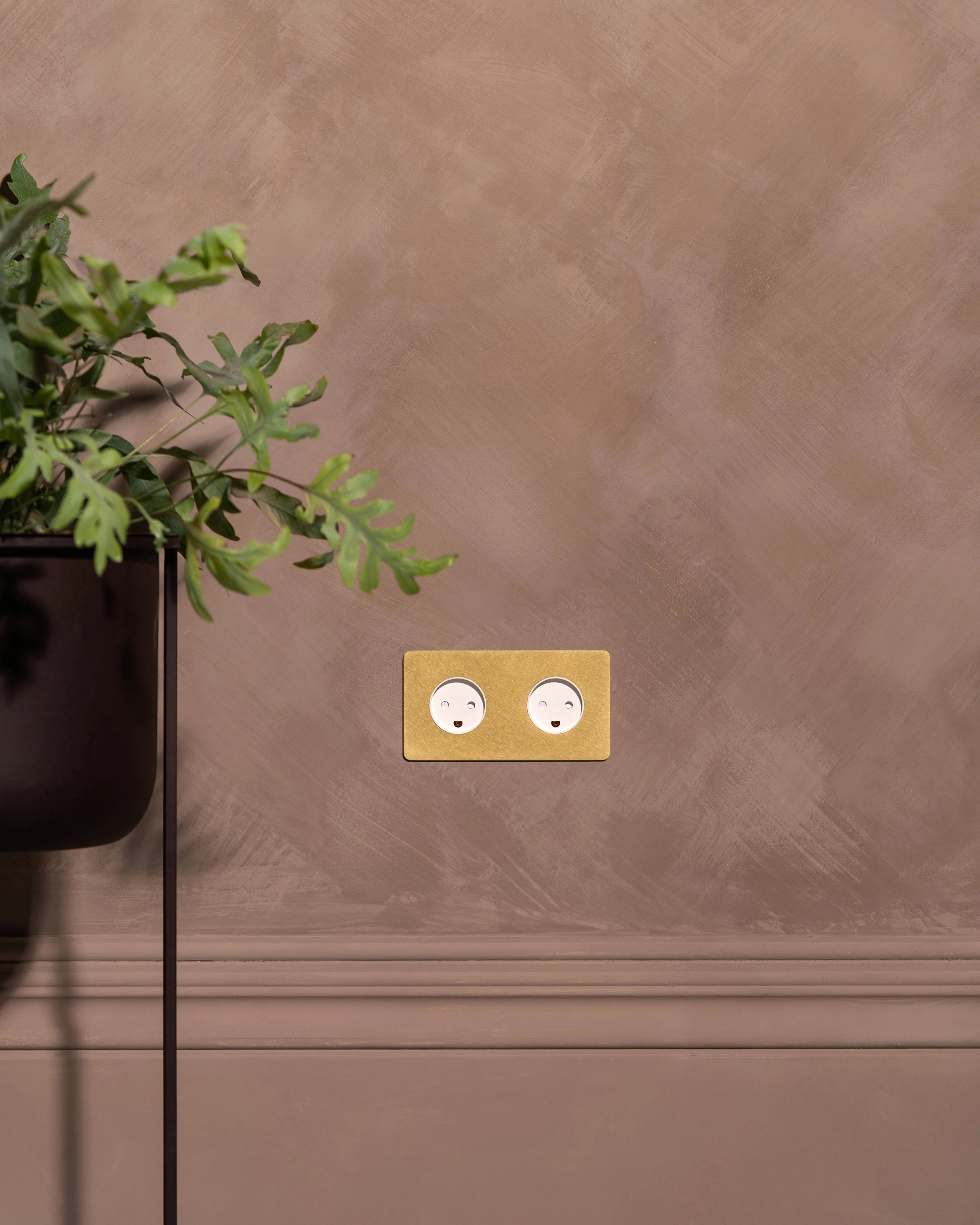 Kew Double 2x Danish Type K Socket - Antique Brass | White - Image 3