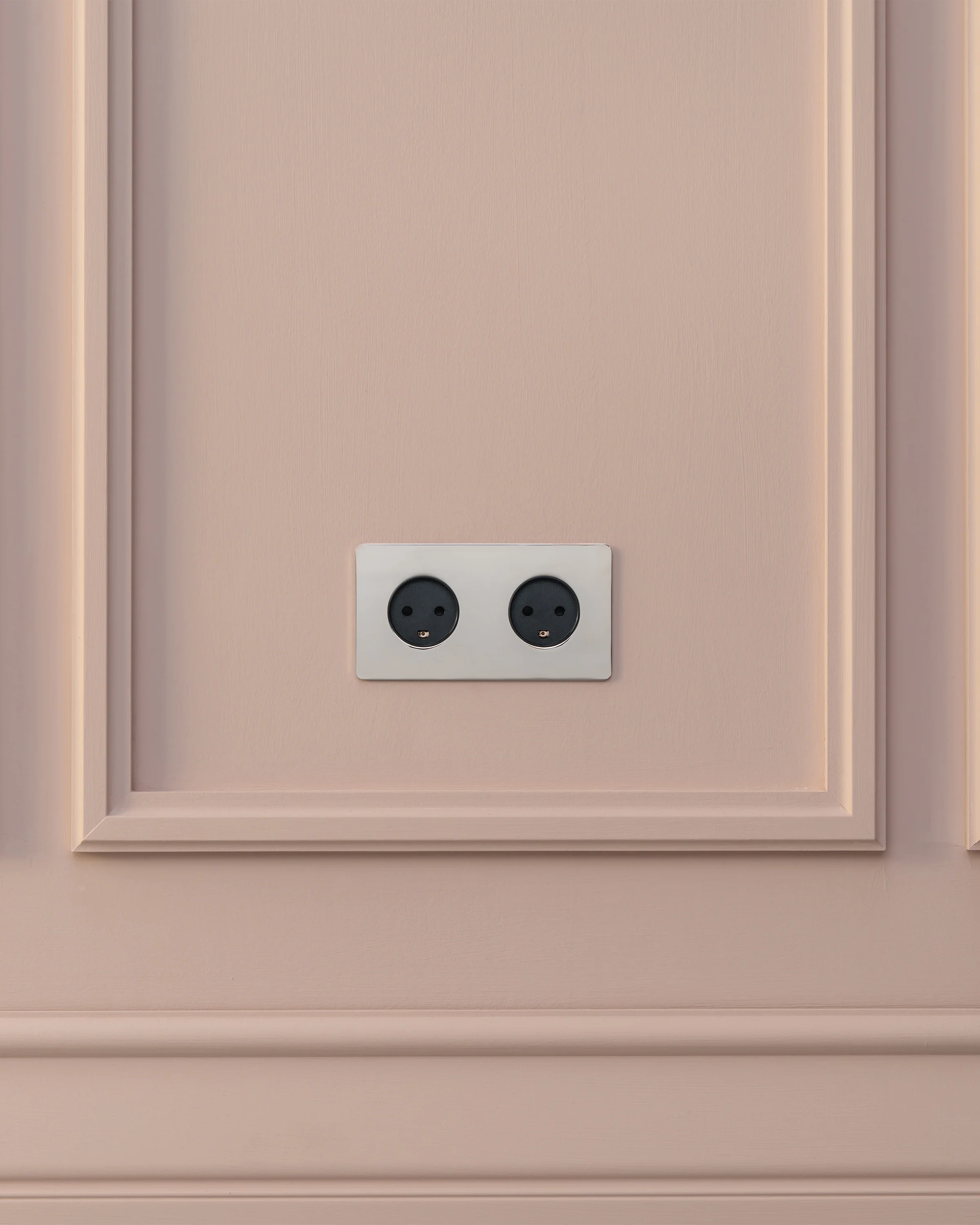 Kew Double 2x Danish Type K Socket - Polished Nickel | Black - Image 3
