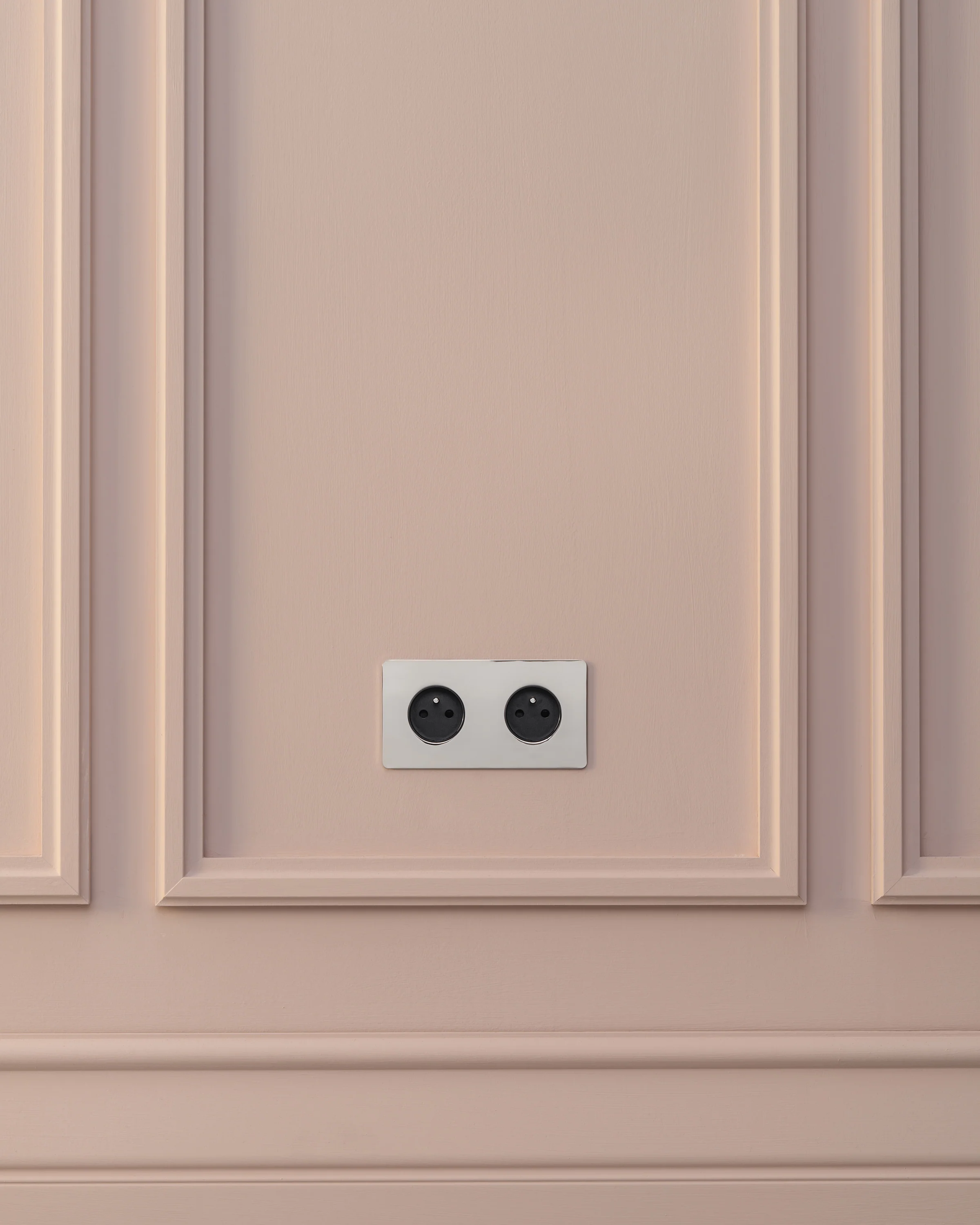 Kew Double 2x French/Belgian Type E Socket - Polished Nickel | Black - Image 3