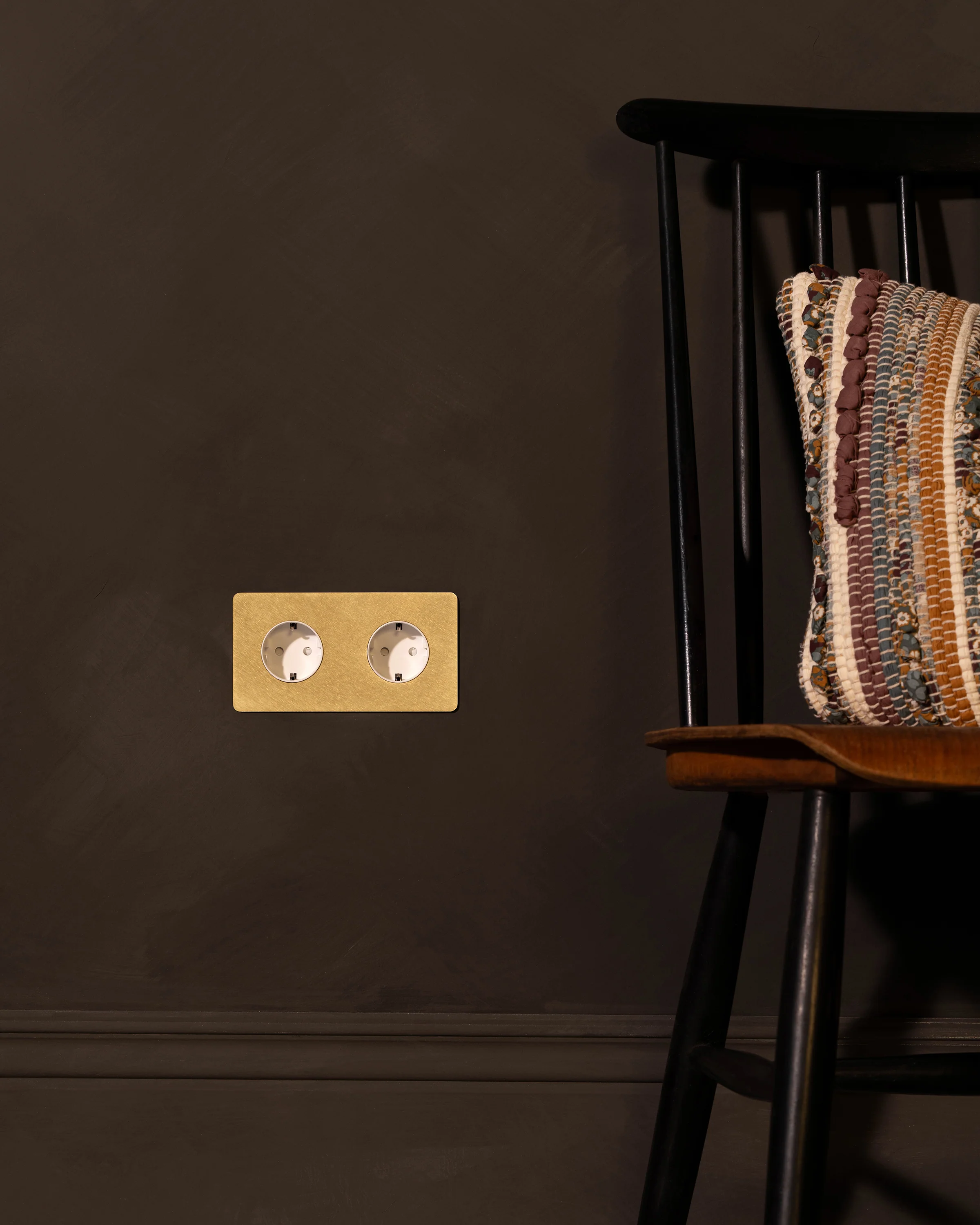 Kew Double 2x Schuko Type F Socket - Antique Brass | White - Image 3