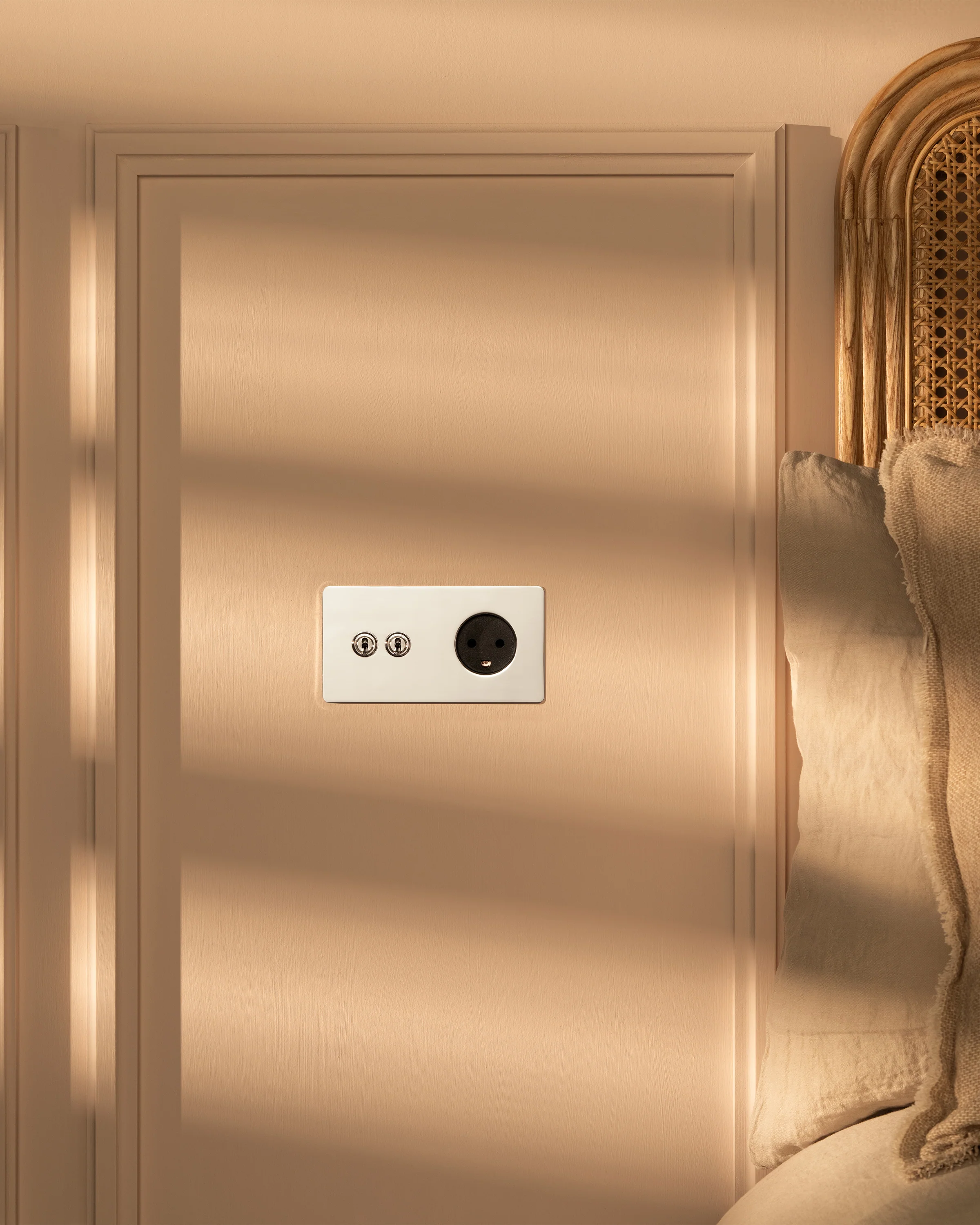 Kew Double 2x Toggle & Danish Type K Socket - Polished Nickel | Black - Image 3