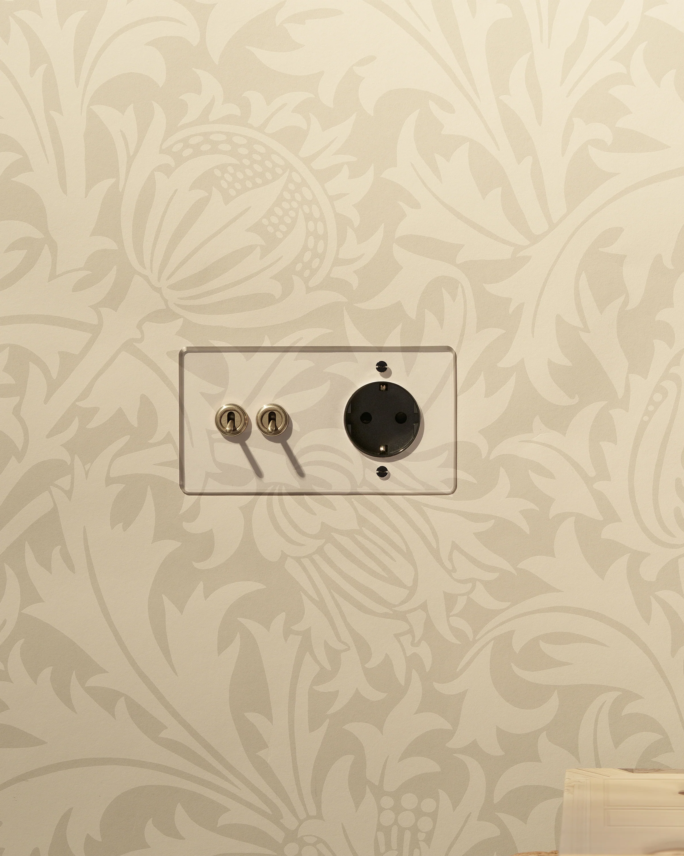 Kew Double 2x Toggle & Schuko Type F Socket - Clear Antique Brass | Black - Image 3