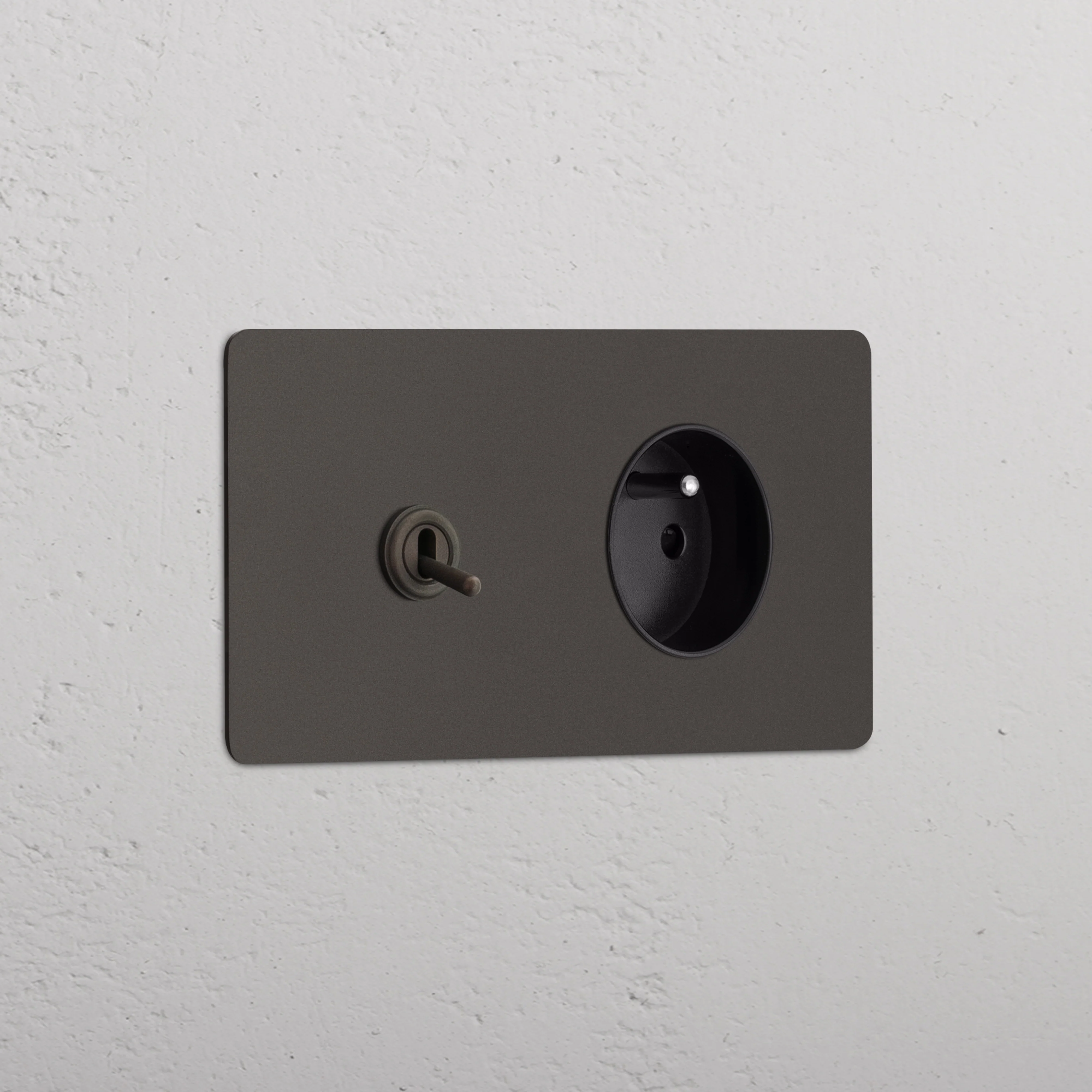 Kew Double Toggle & French/Belgian Type E Socket - Bronze | Black