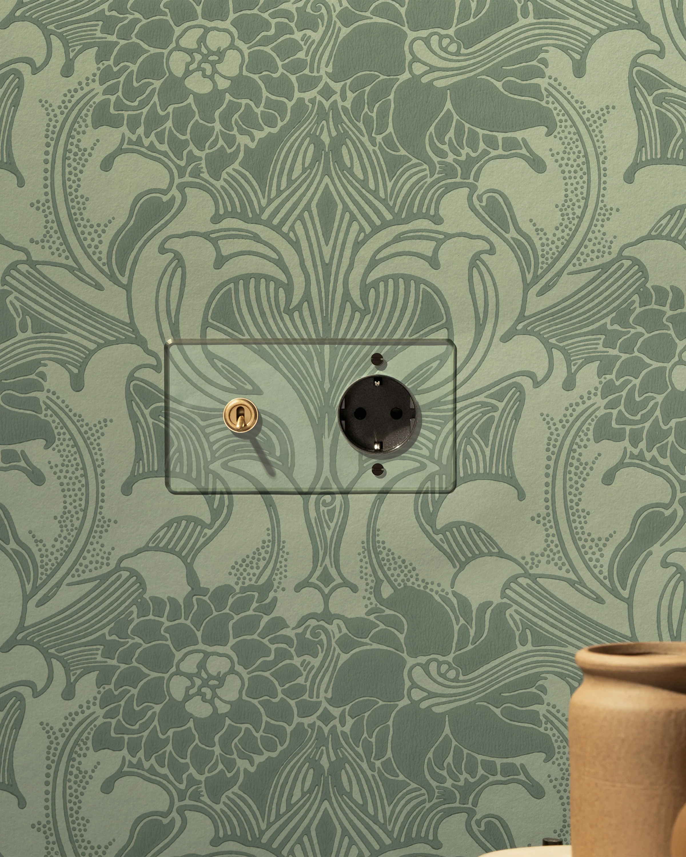 Kew Double Toggle & Schuko Type F Socket - Clear Antique Brass | Black - Image 3
