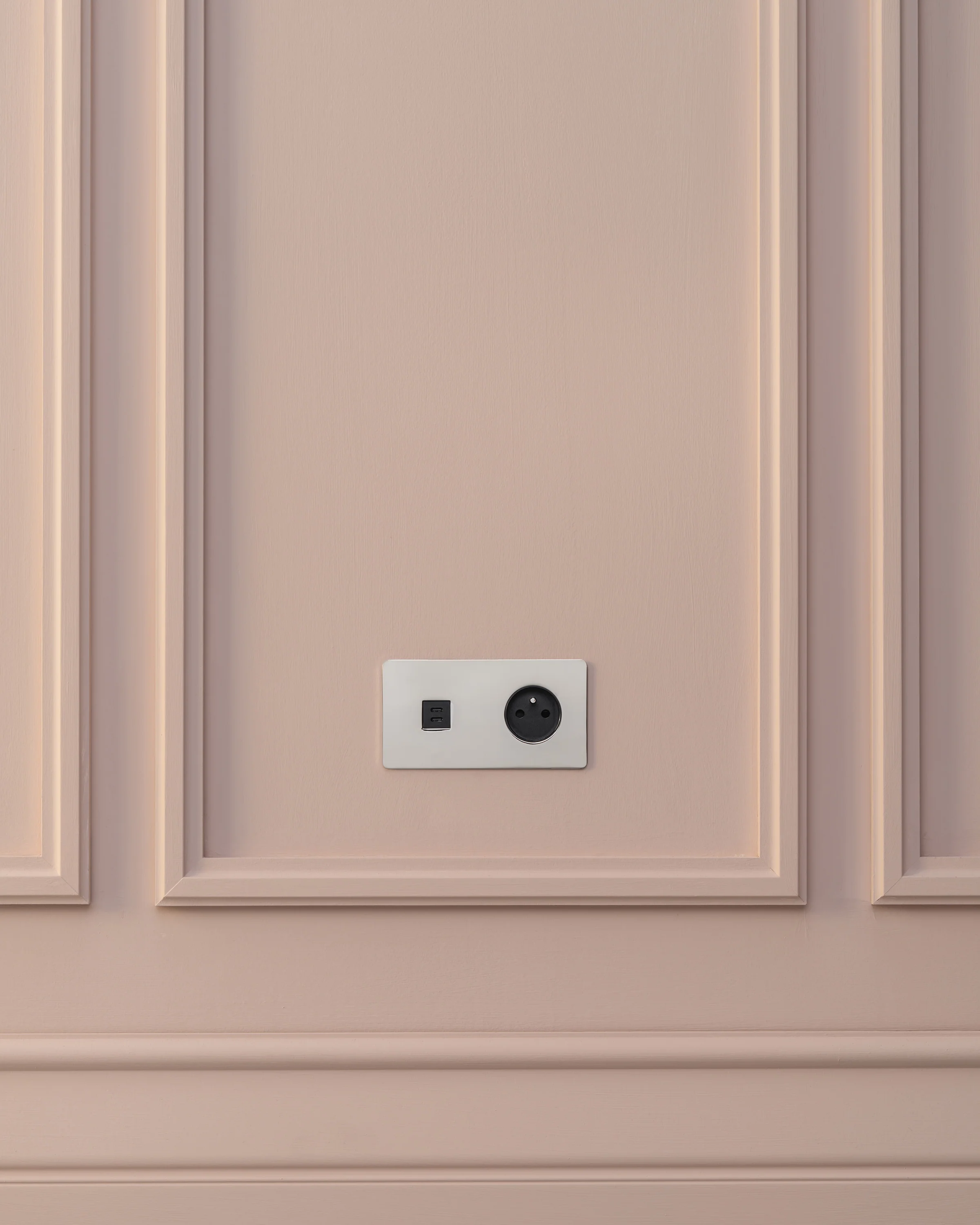 Kew Double USB-C 30W & French/Belgian Type E Socket - Polished Nickel | Black - Image 3