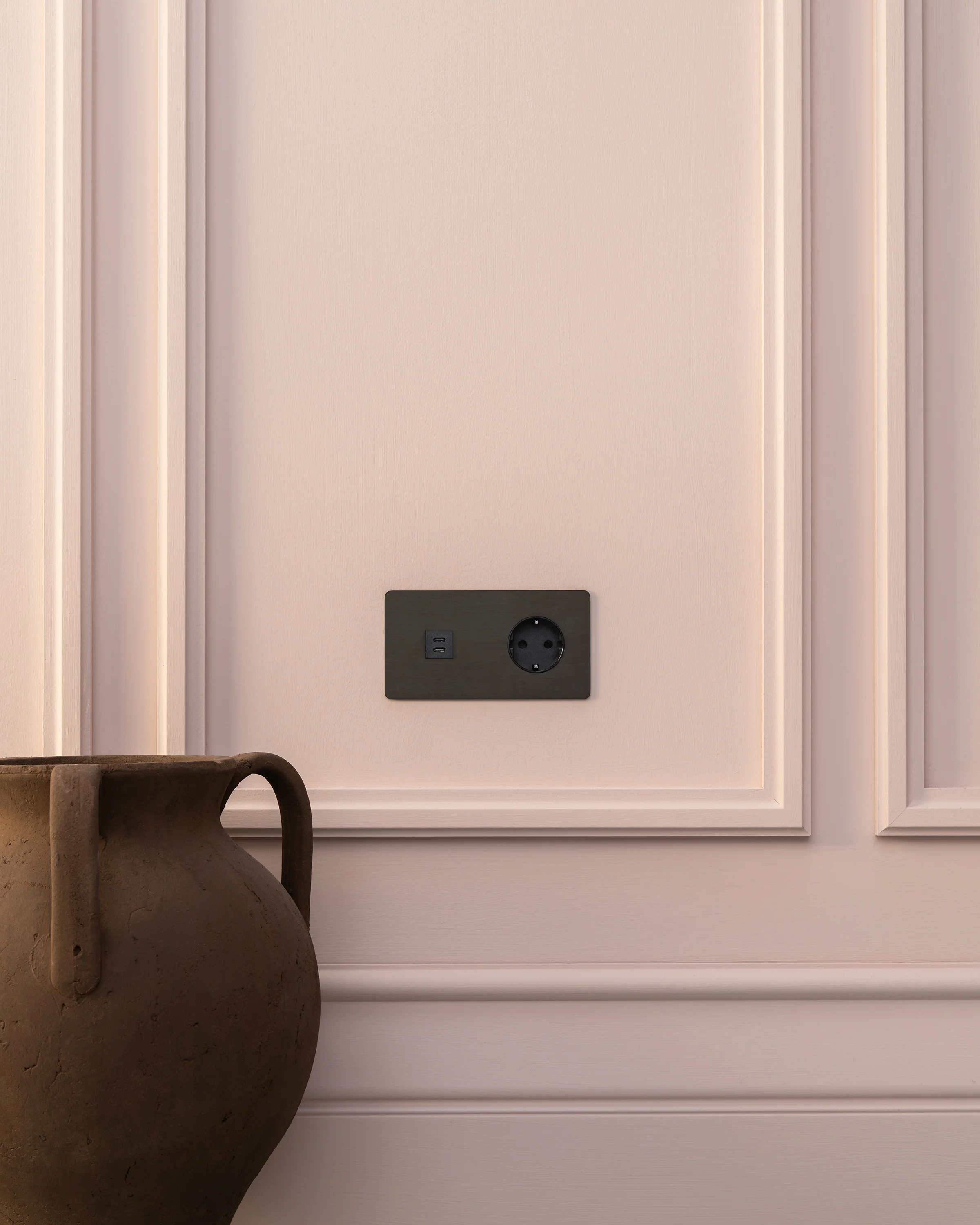 Kew Double USB-C 30W & Schuko Type F Socket - Bronze | Black - Image 3