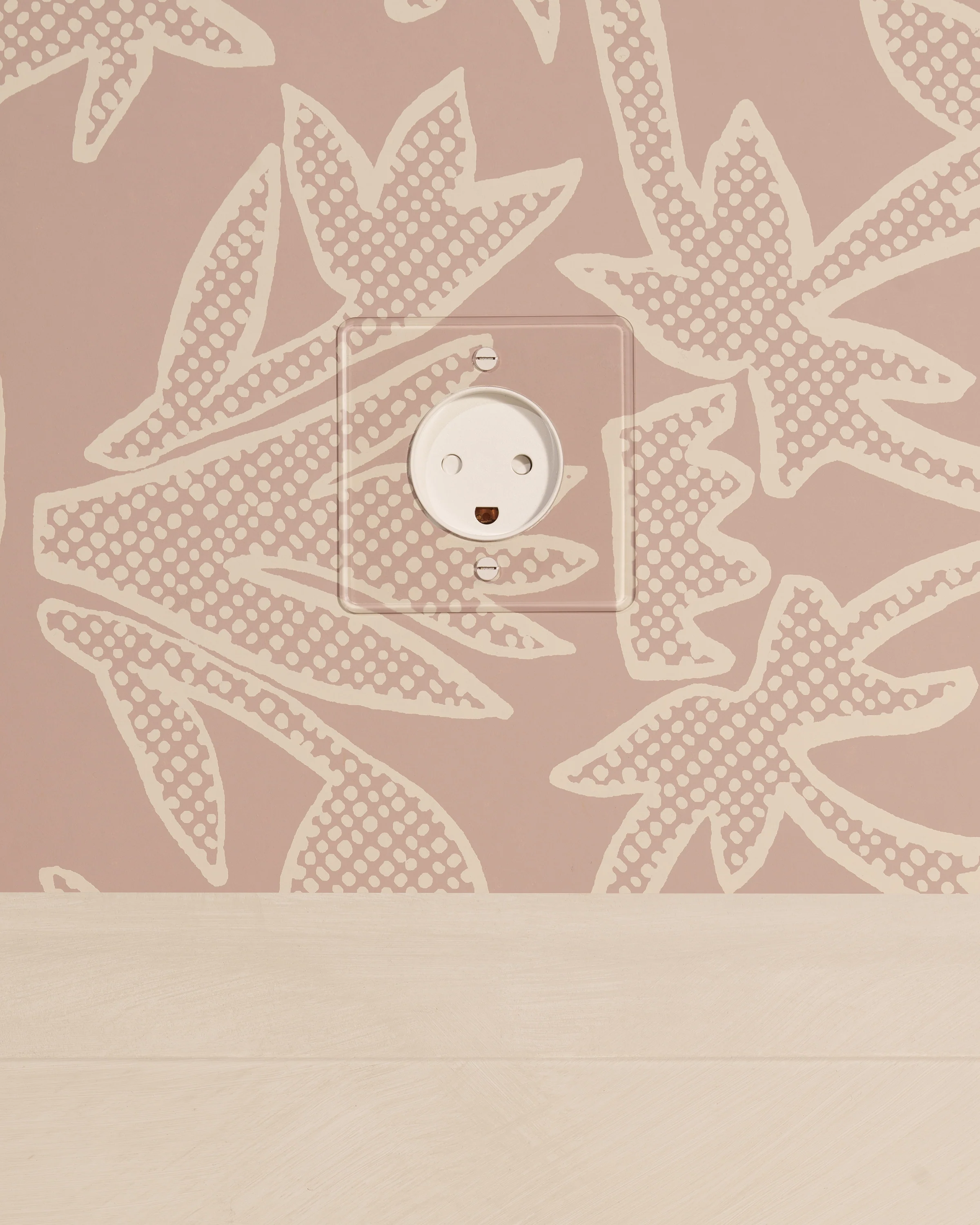 Kew Single Danish Type K Socket - Clear | White - Image 3