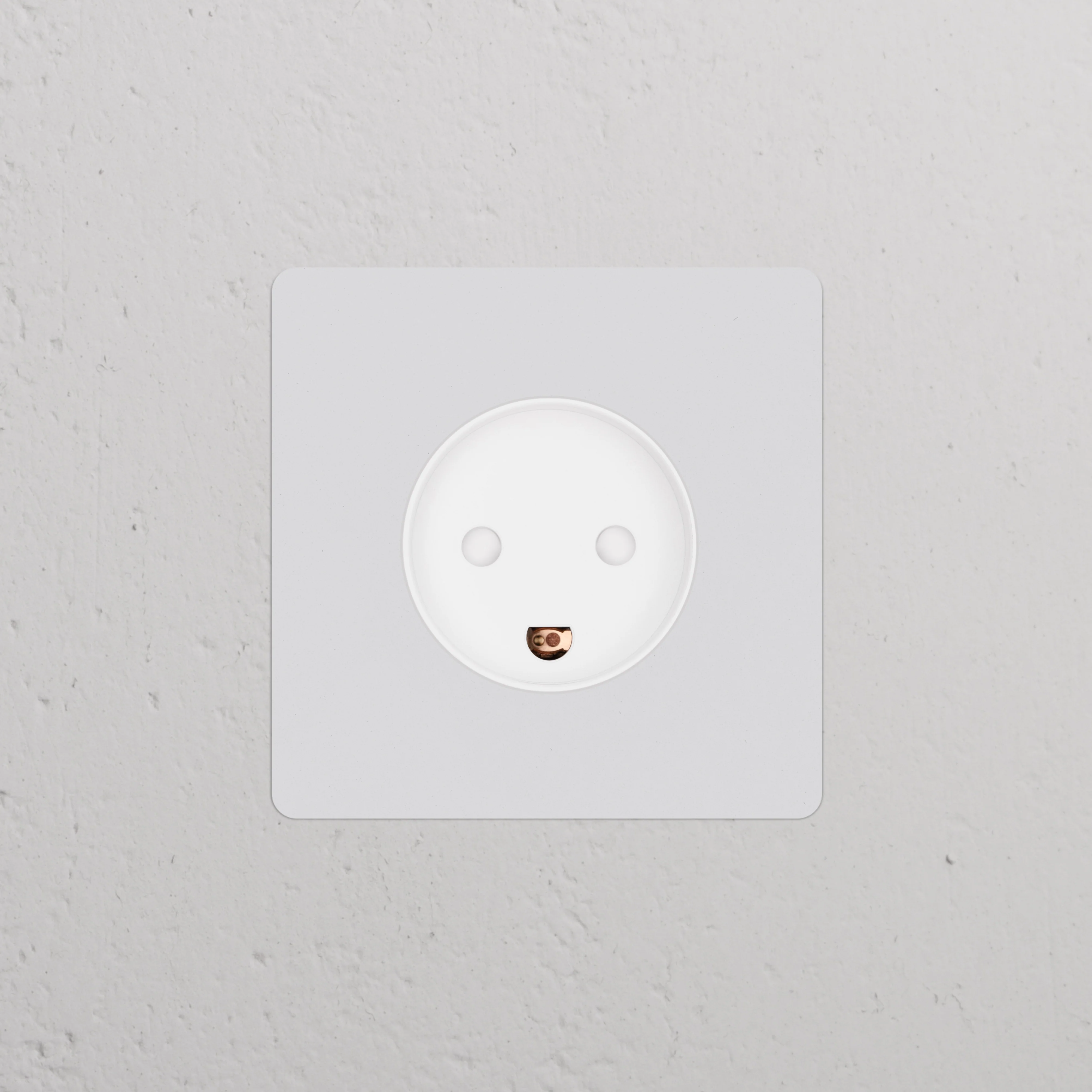 Kew Single Danish Type K Socket - Paintable | White - Image 2