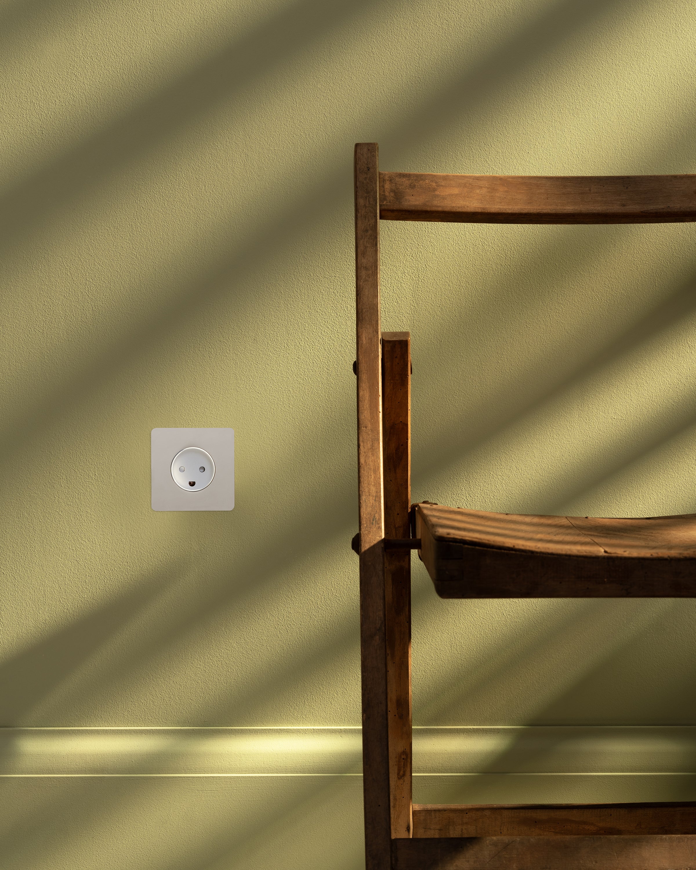 Kew Single Danish Type K Socket - Polished Nickel | White - Image 3