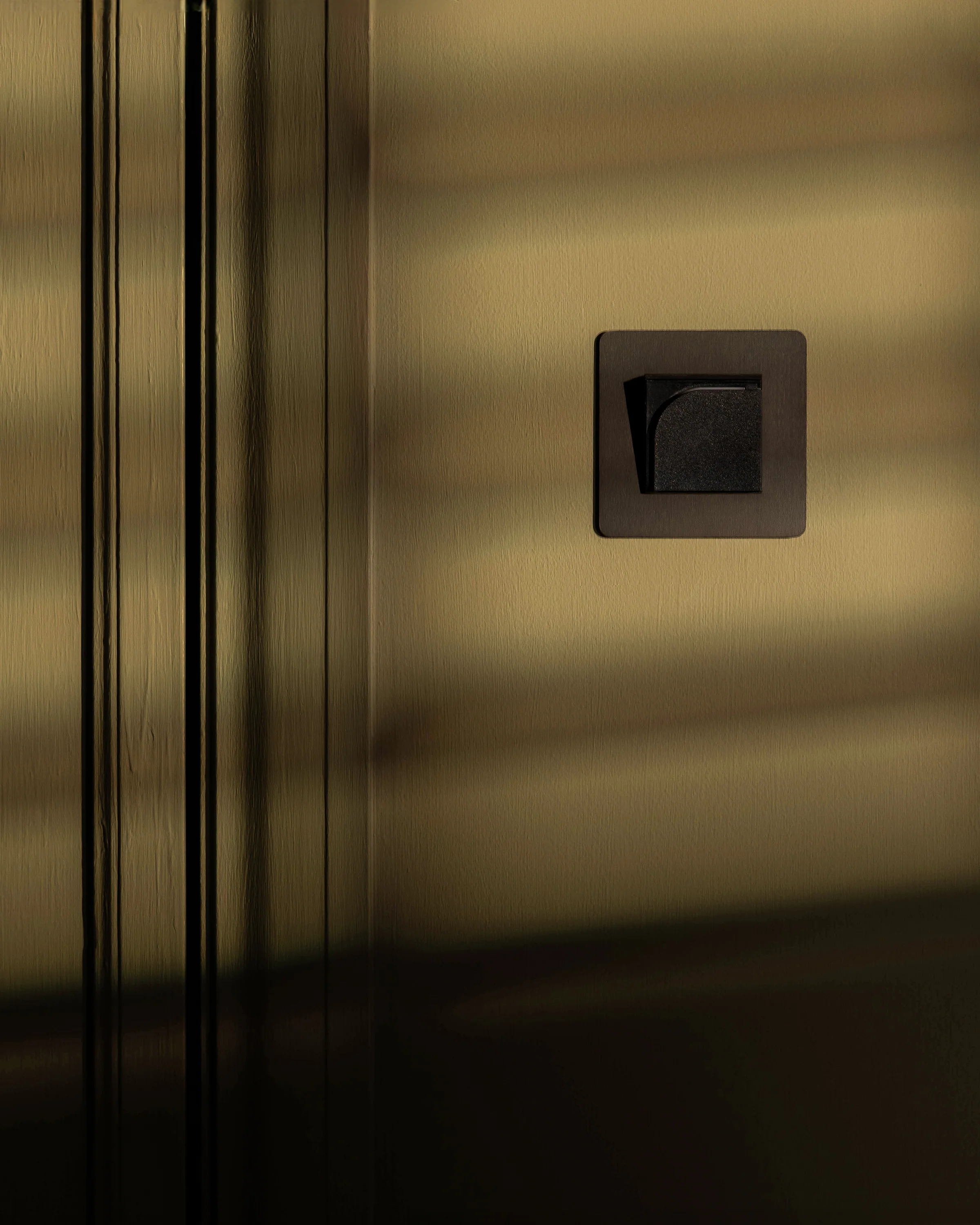 Kew Single Hotel Key Card Switch - Bronze | Black - Image 3