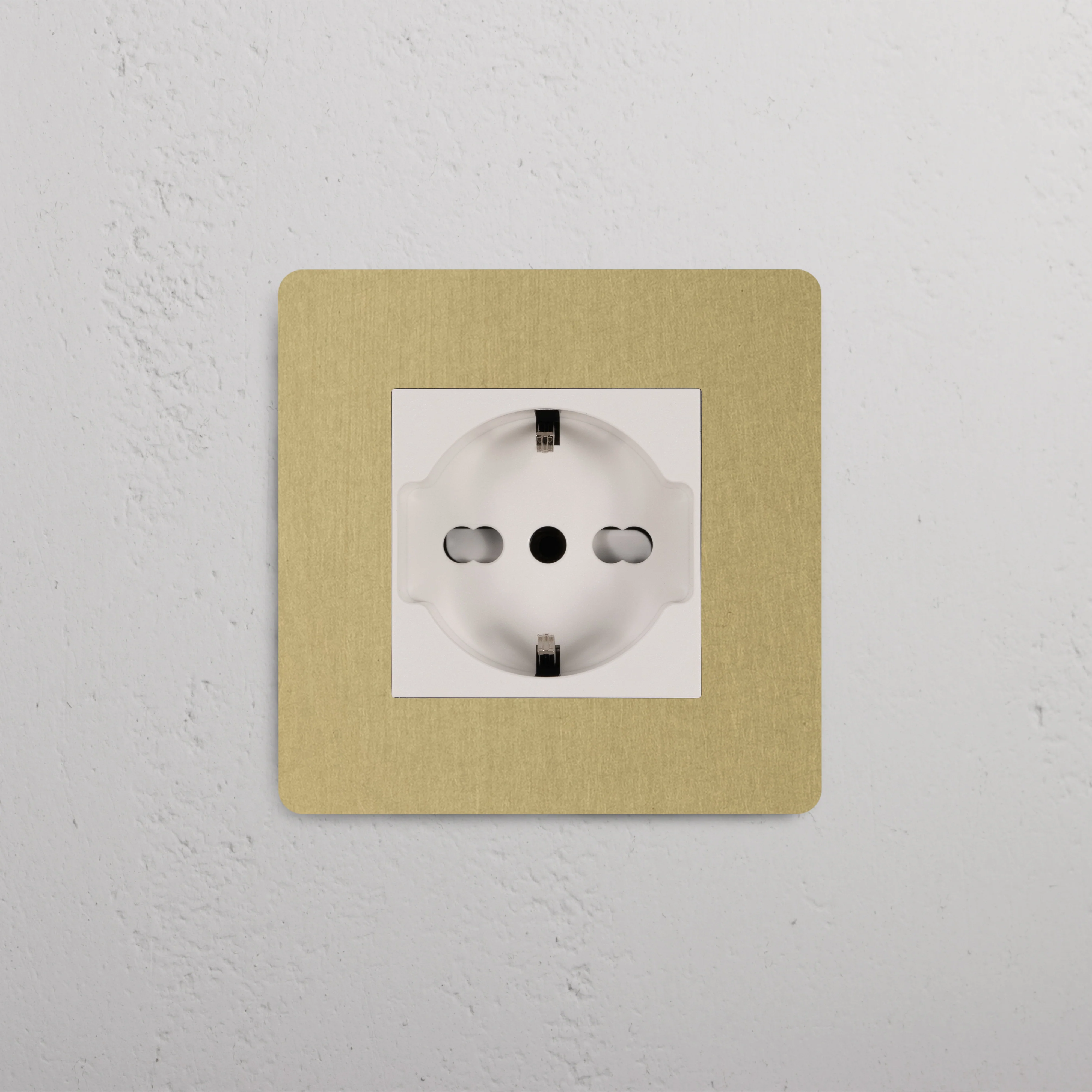 Kew Single Schuko/Bipasso Socket - Antique Brass | White - Image 2
