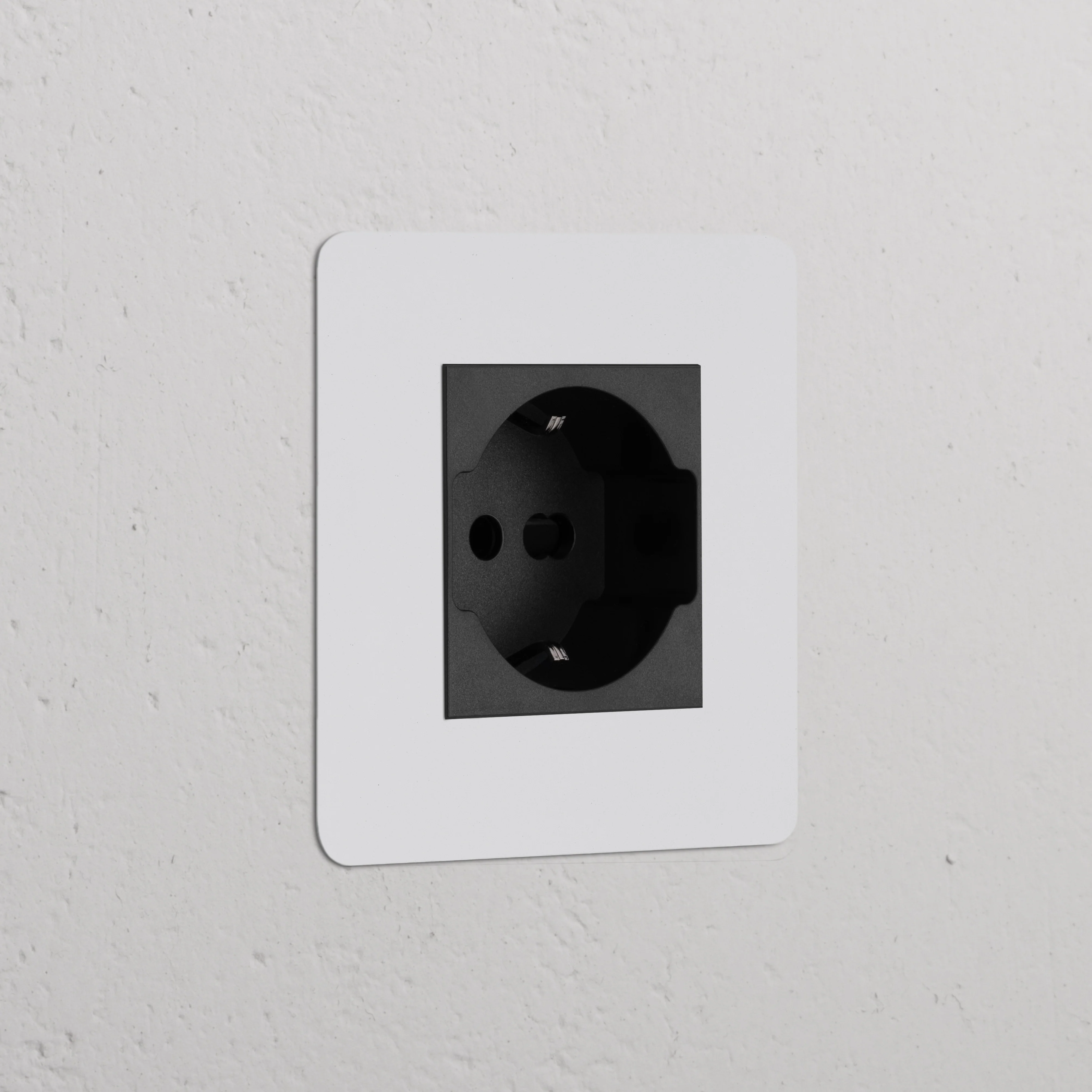 Kew Single Schuko/Bipasso Socket - Paintable | Black