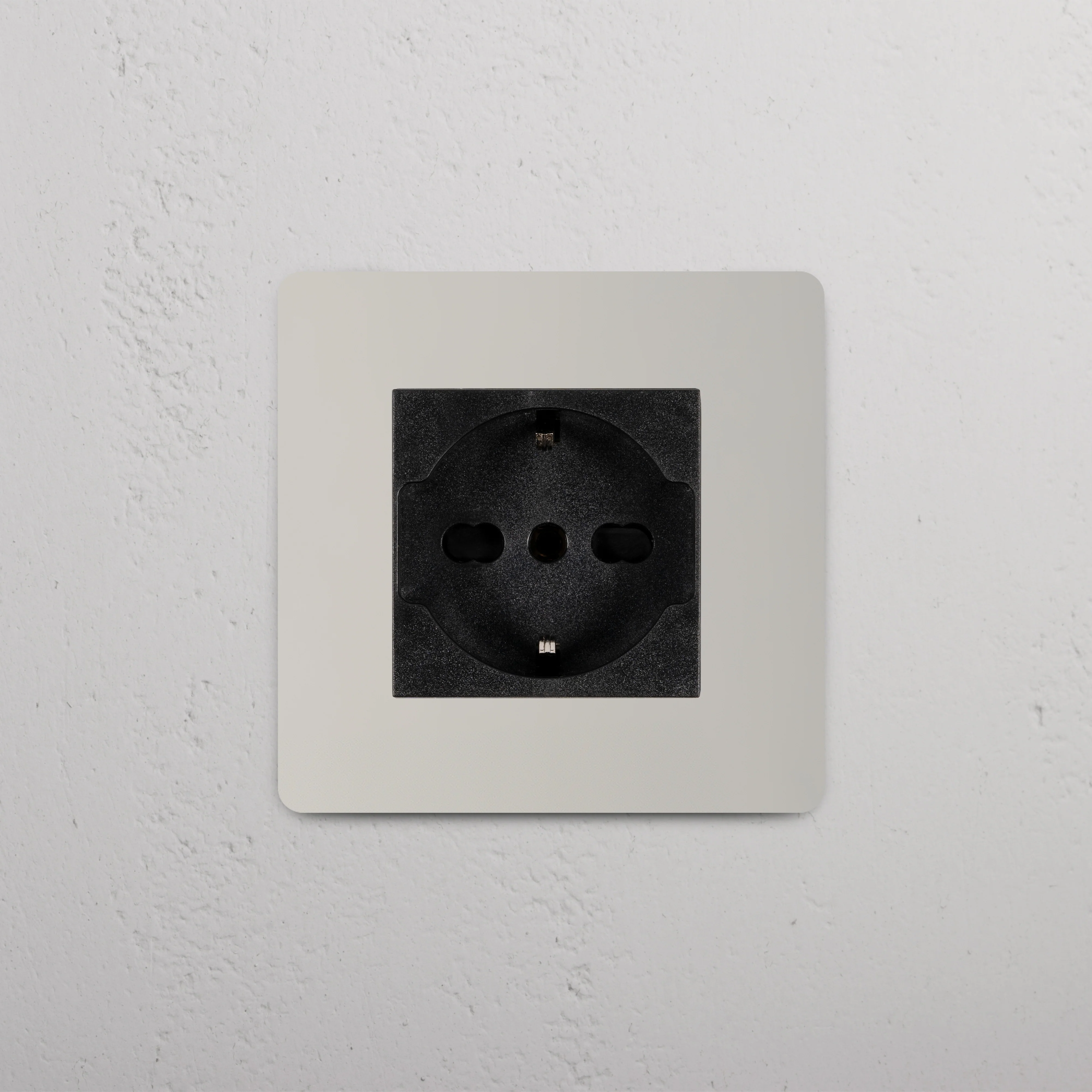 Kew Single Schuko/Bipasso Socket - Polished Nickel | Black - Image 2