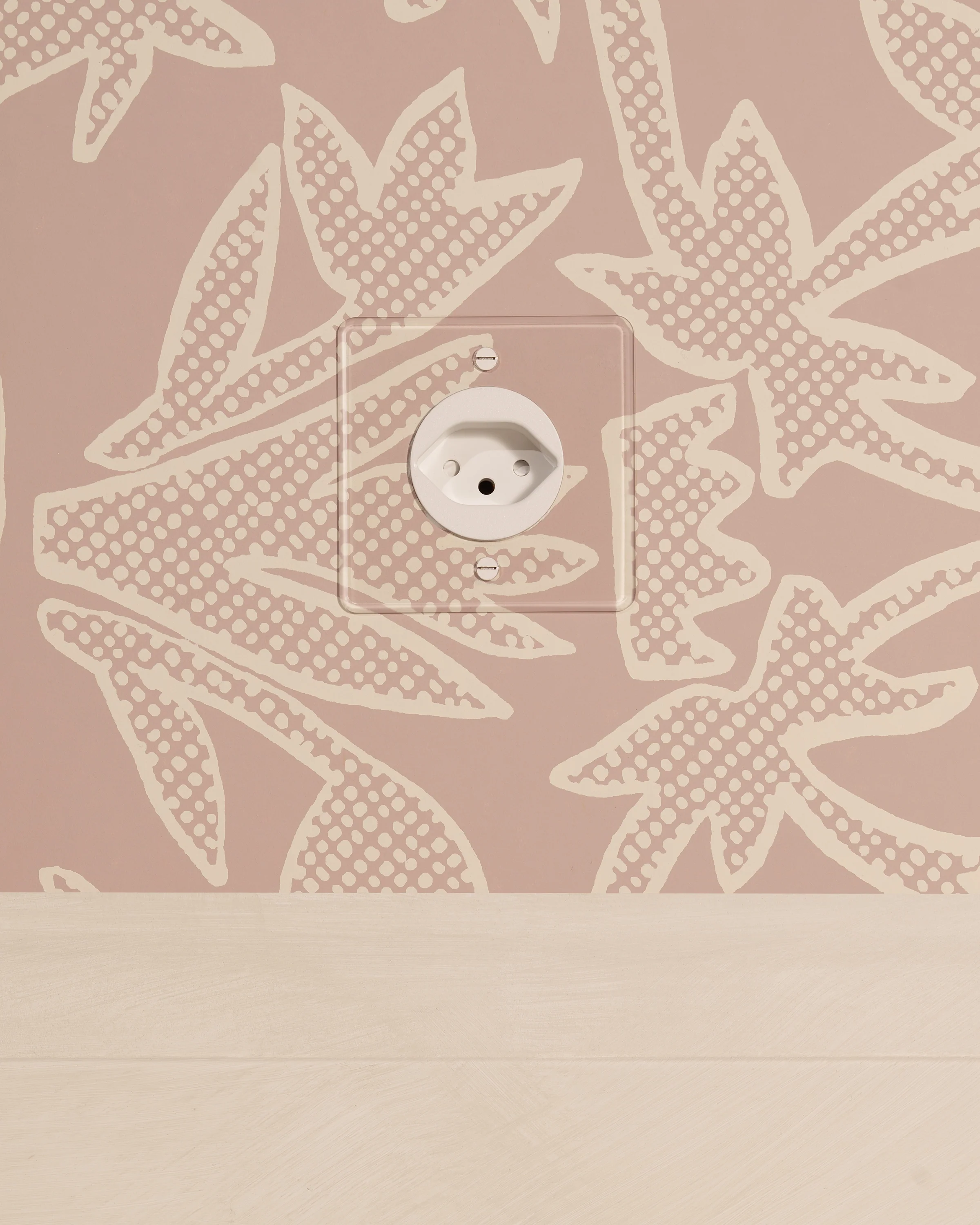Kew Single Swiss Type J Socket - Clear | White - Image 3