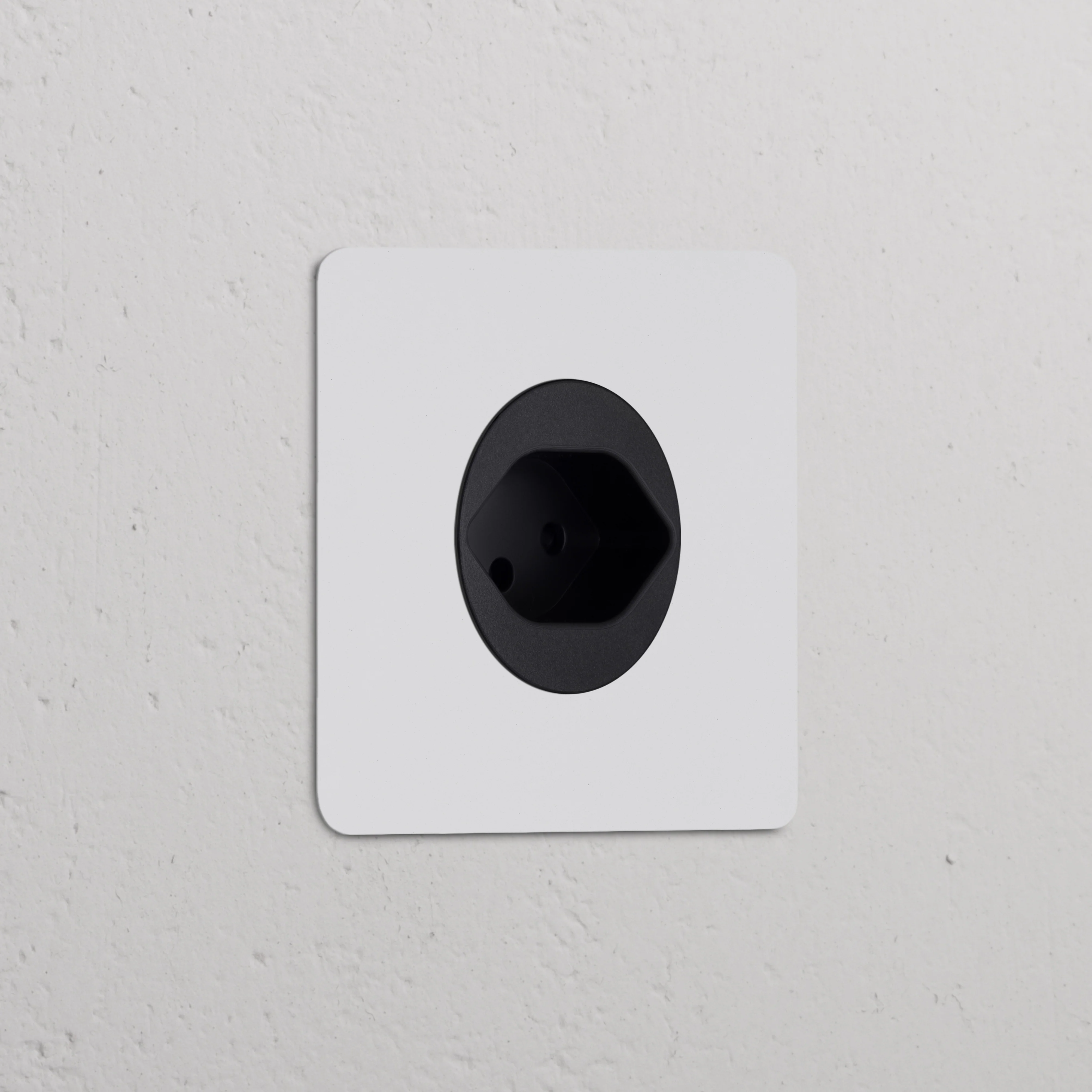 Kew Single Swiss Type J Socket - Paintable | Black