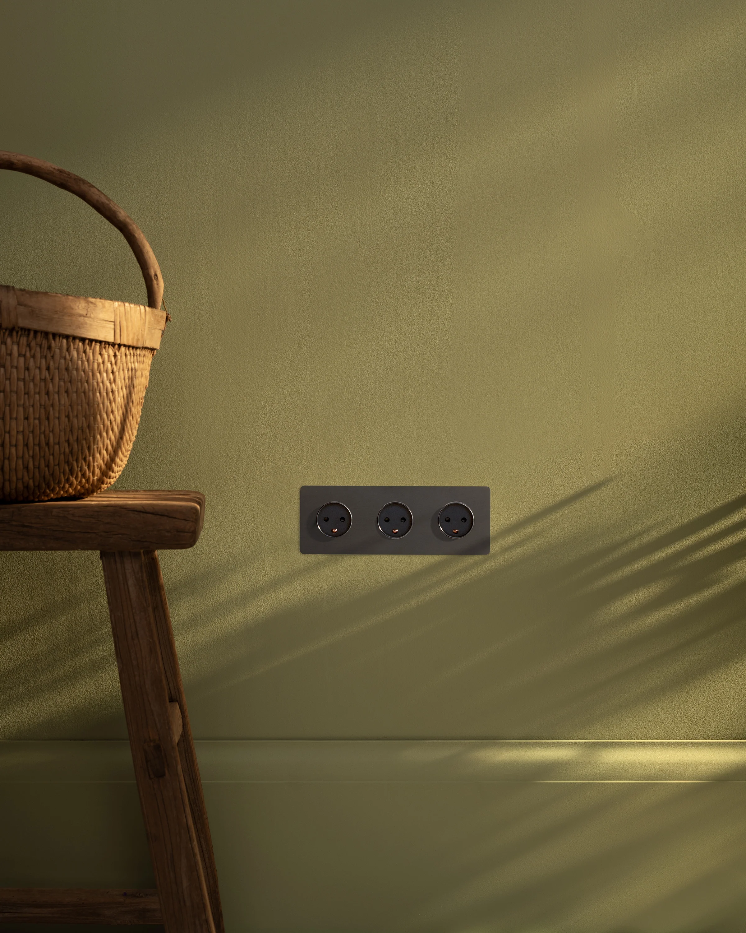 Kew Triple 3x Danish Type K Socket - Bronze | Black - Image 3