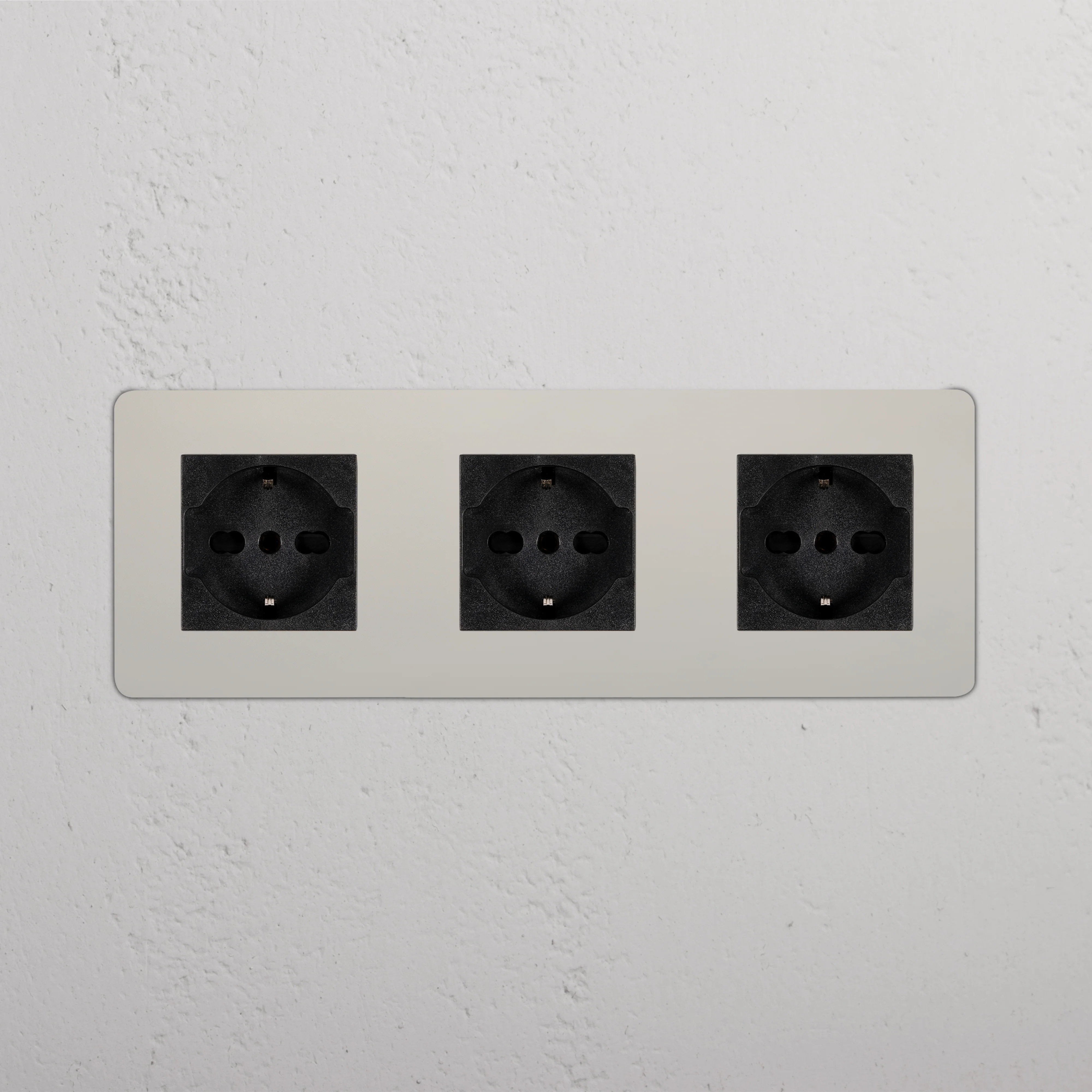 Kew Triple 3x Schuko/Bipasso Socket - Polished Nickel | Black - Image 2