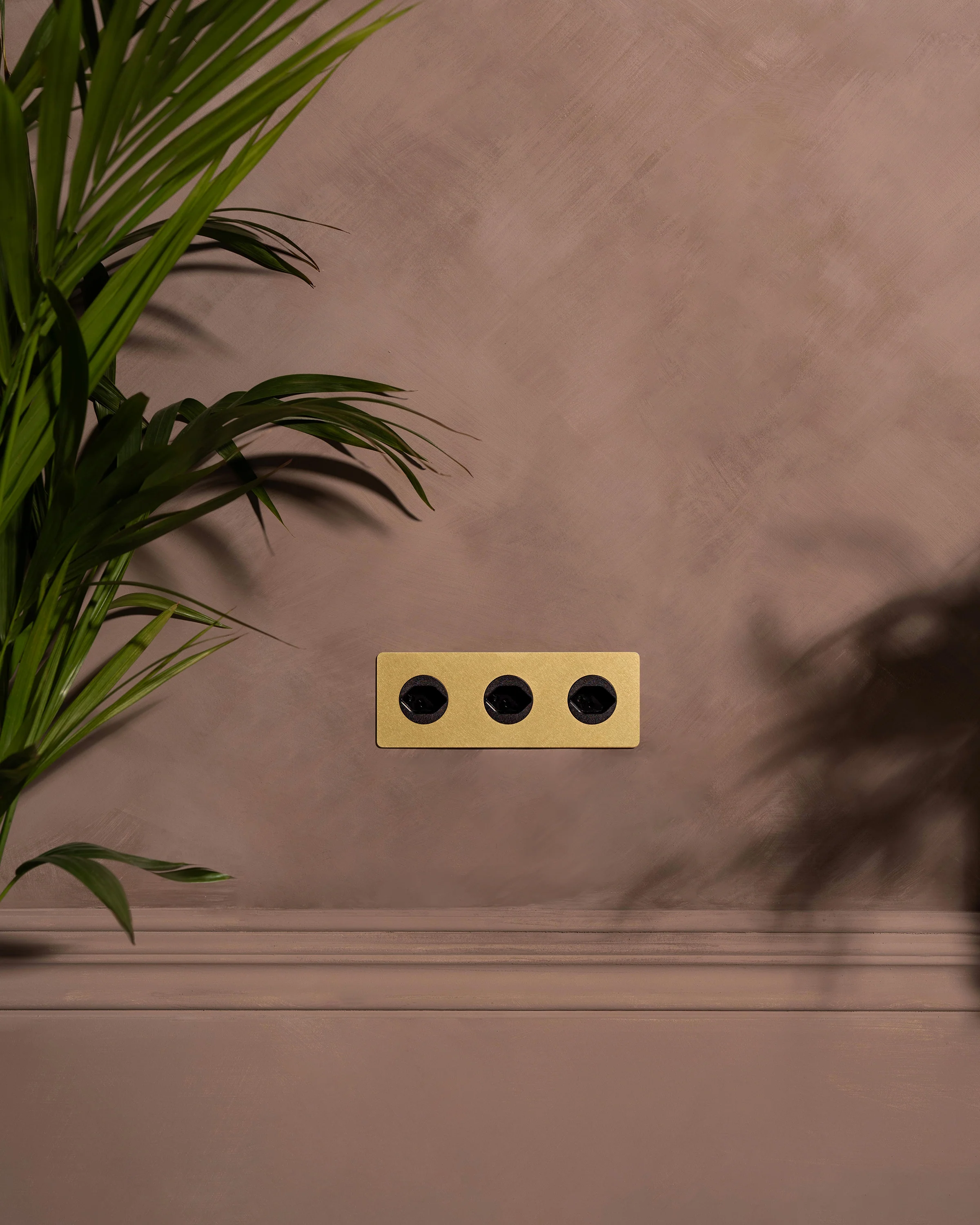 Kew Triple 3x Swiss Type J Socket - Antique Brass | Black - Image 3