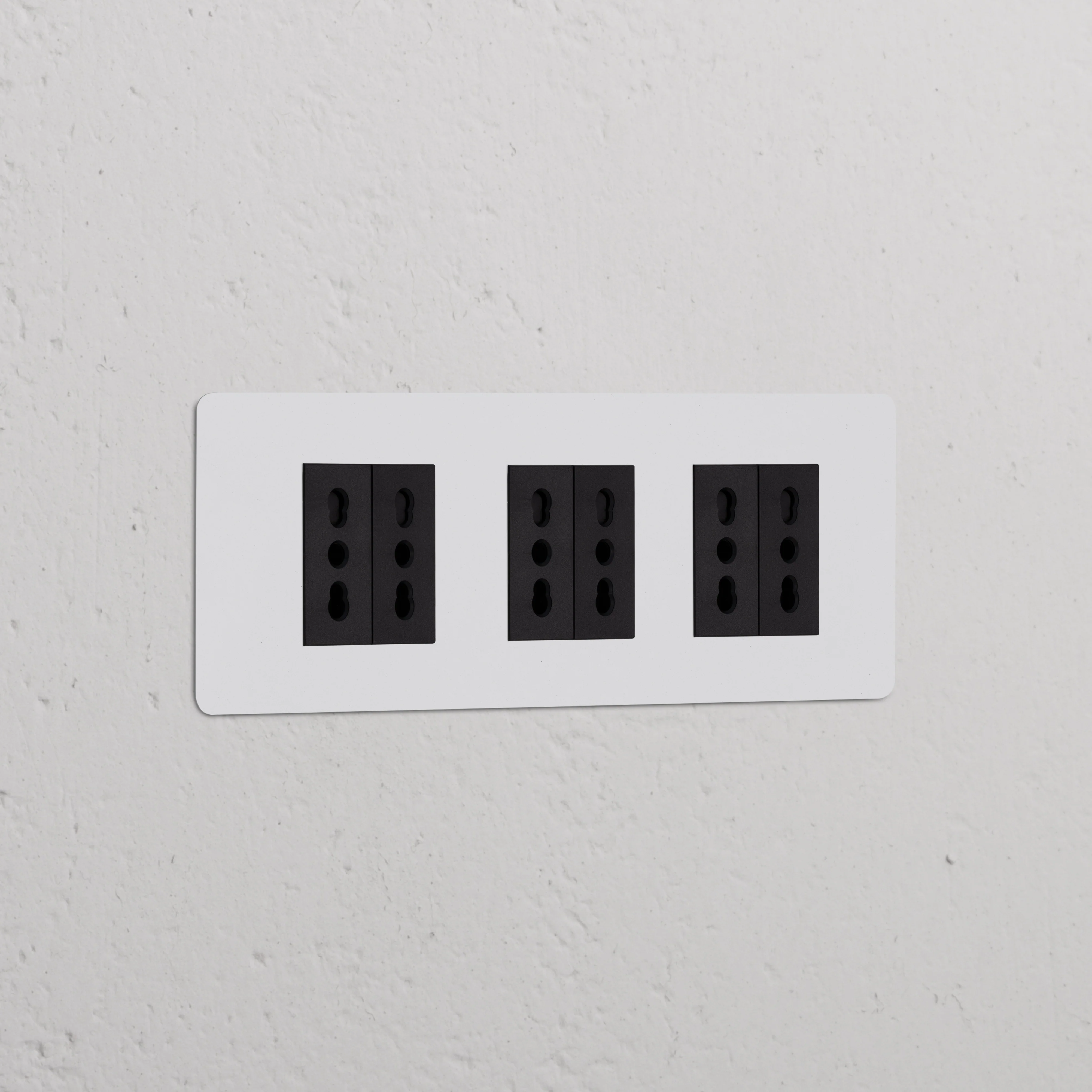 Kew Triple 6x Bipasso Socket - Paintable | Black