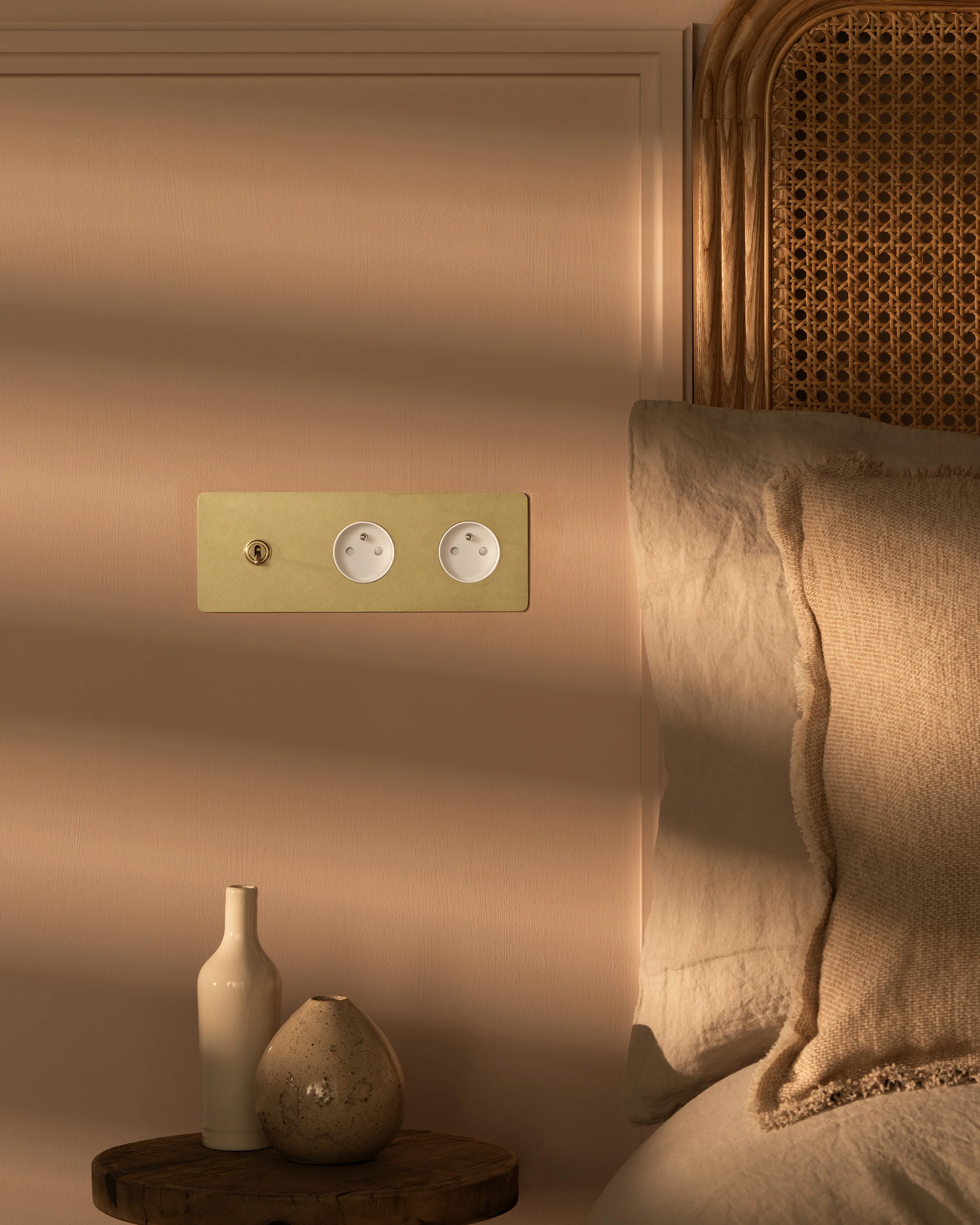 Kew Triple Toggle & 2x French/Belgian Type E Socket - Antique Brass | White - Image 3