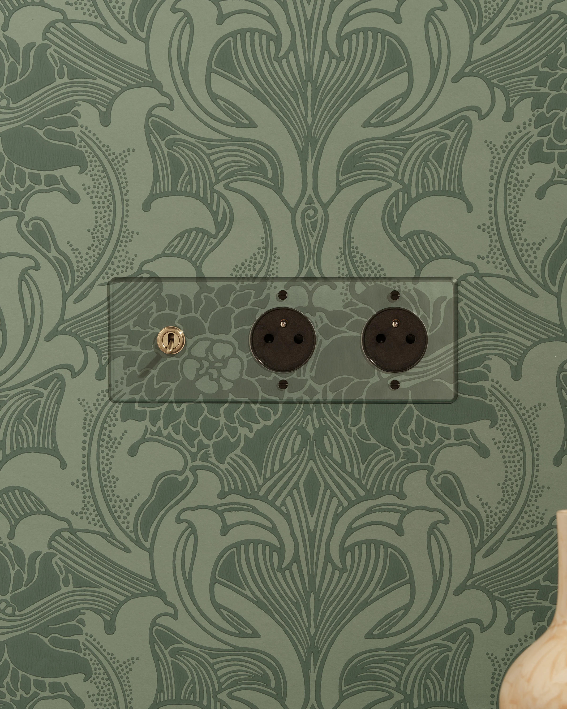 Kew Triple Toggle & 2x French/Belgian Type E Socket - Clear Antique Brass | Black - Image 3
