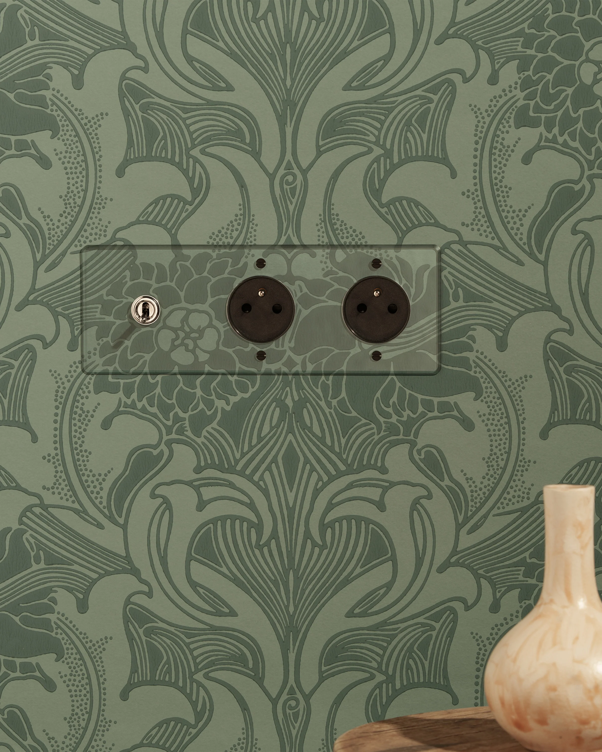 Kew Triple Toggle & 2x French/Belgian Type E Socket - Clear Polished Nickel | Black - Image 3