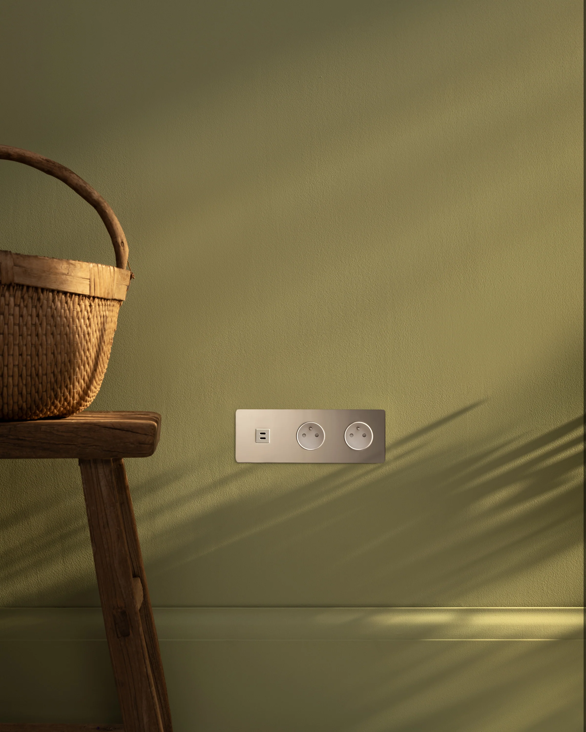 Kew Triple USB-C 30W & 2x French/Belgian Type E Socket - Polished Nickel | White - Image 3