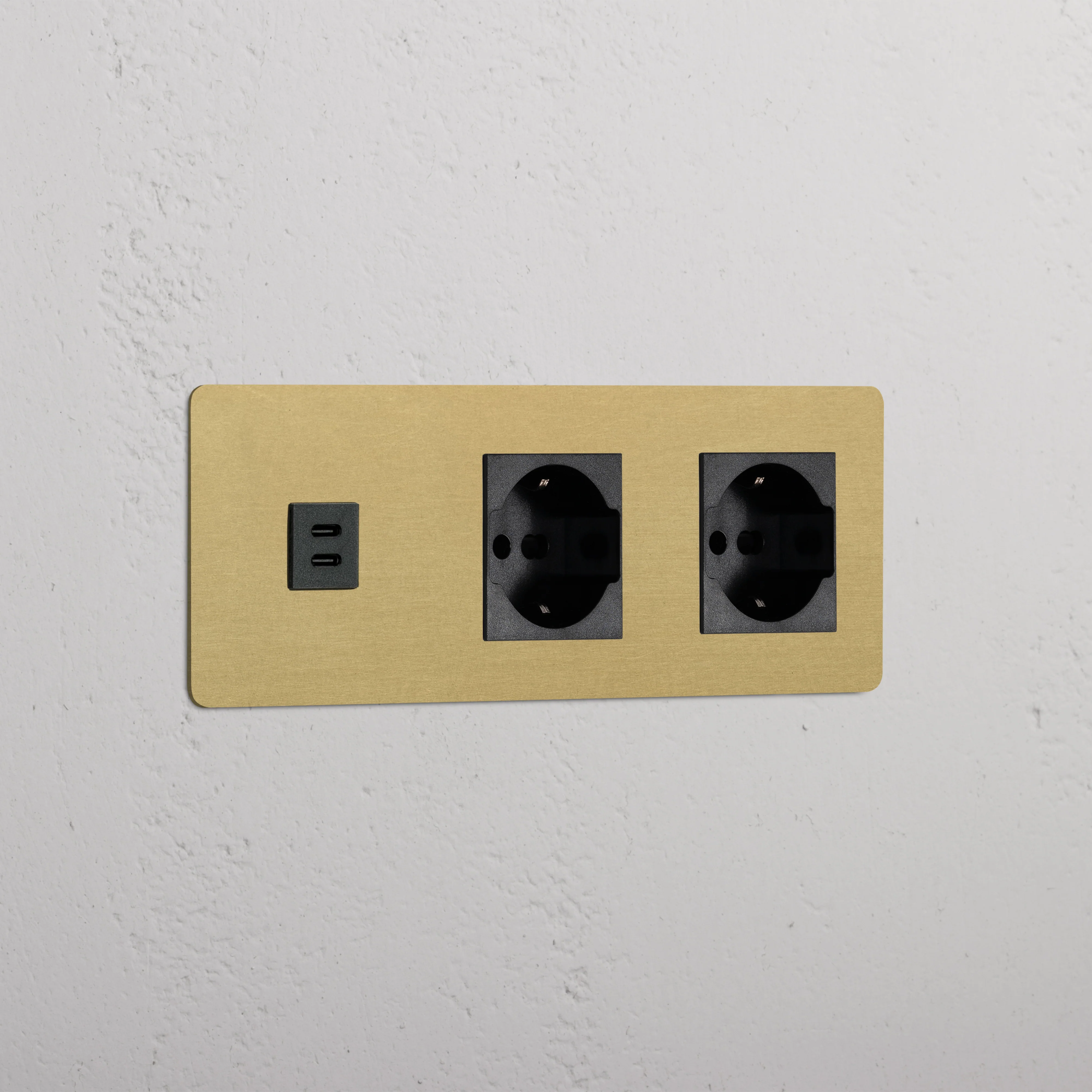 Kew Triple USB-C 30W & 2x Schuko/Bipasso Socket - Antique Brass | Black