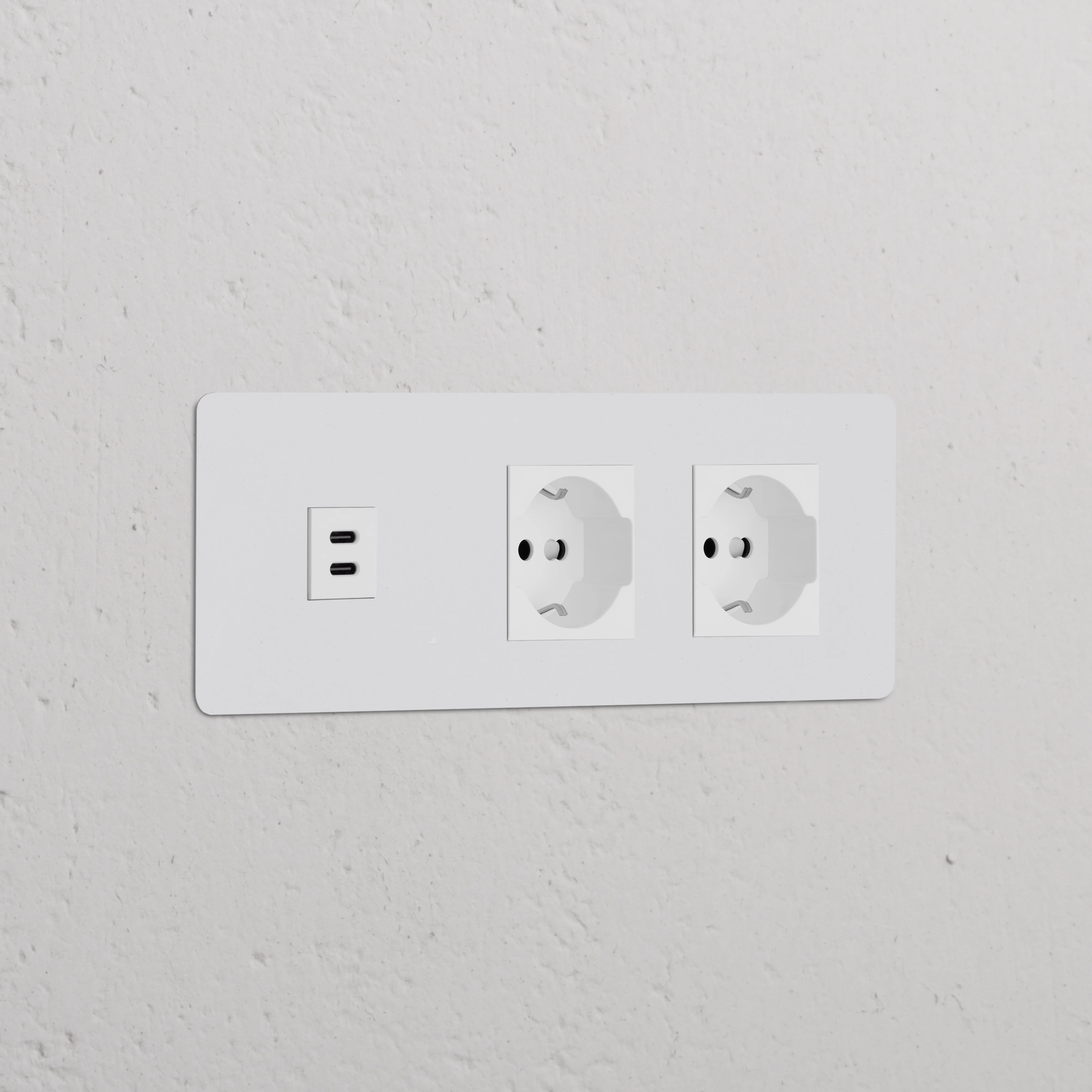 Kew Triple USB-C 30W & 2x Schuko/Bipasso Socket - Paintable | White