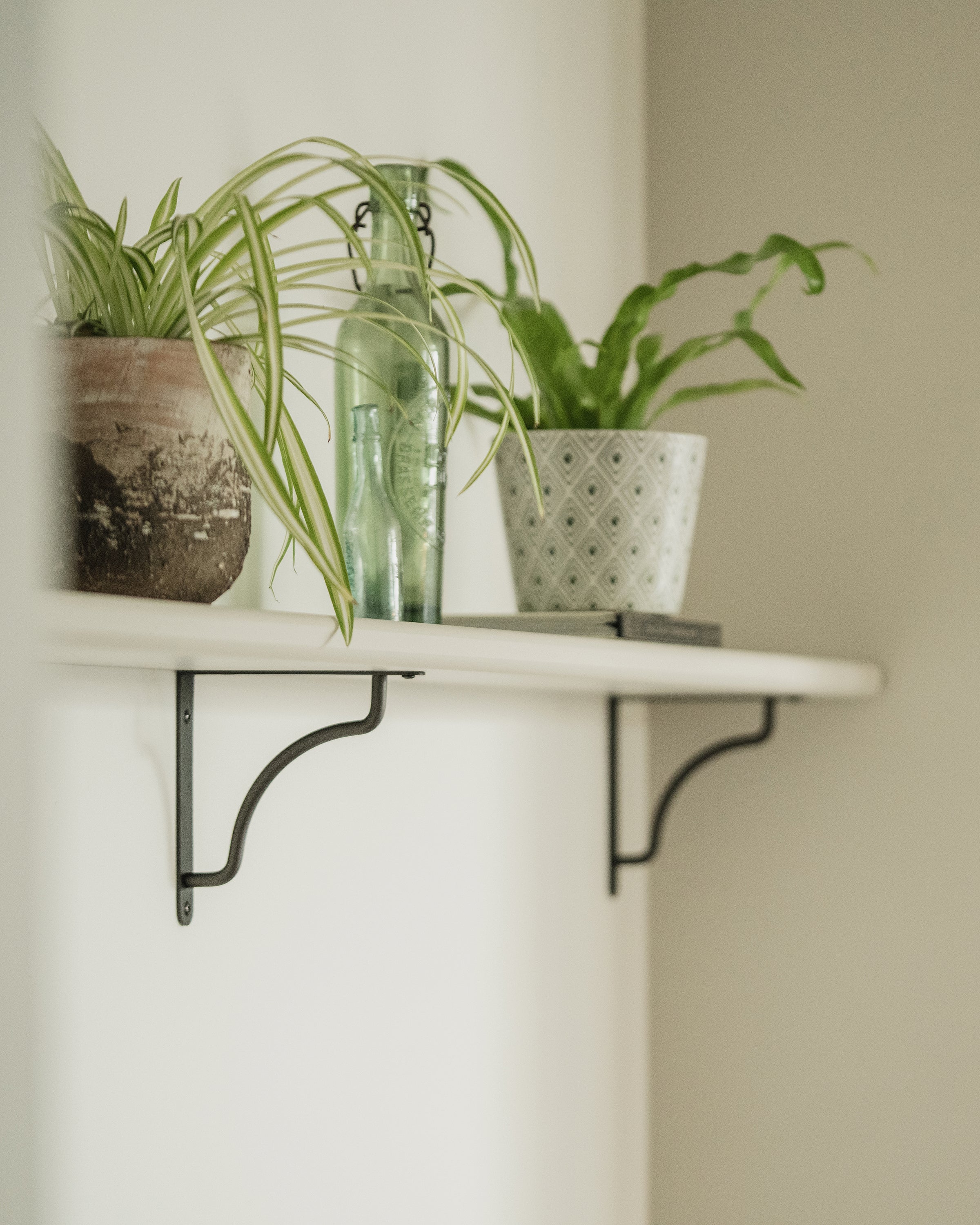Kilburn Shelf Bracket 200mm - Bronze - Image 4