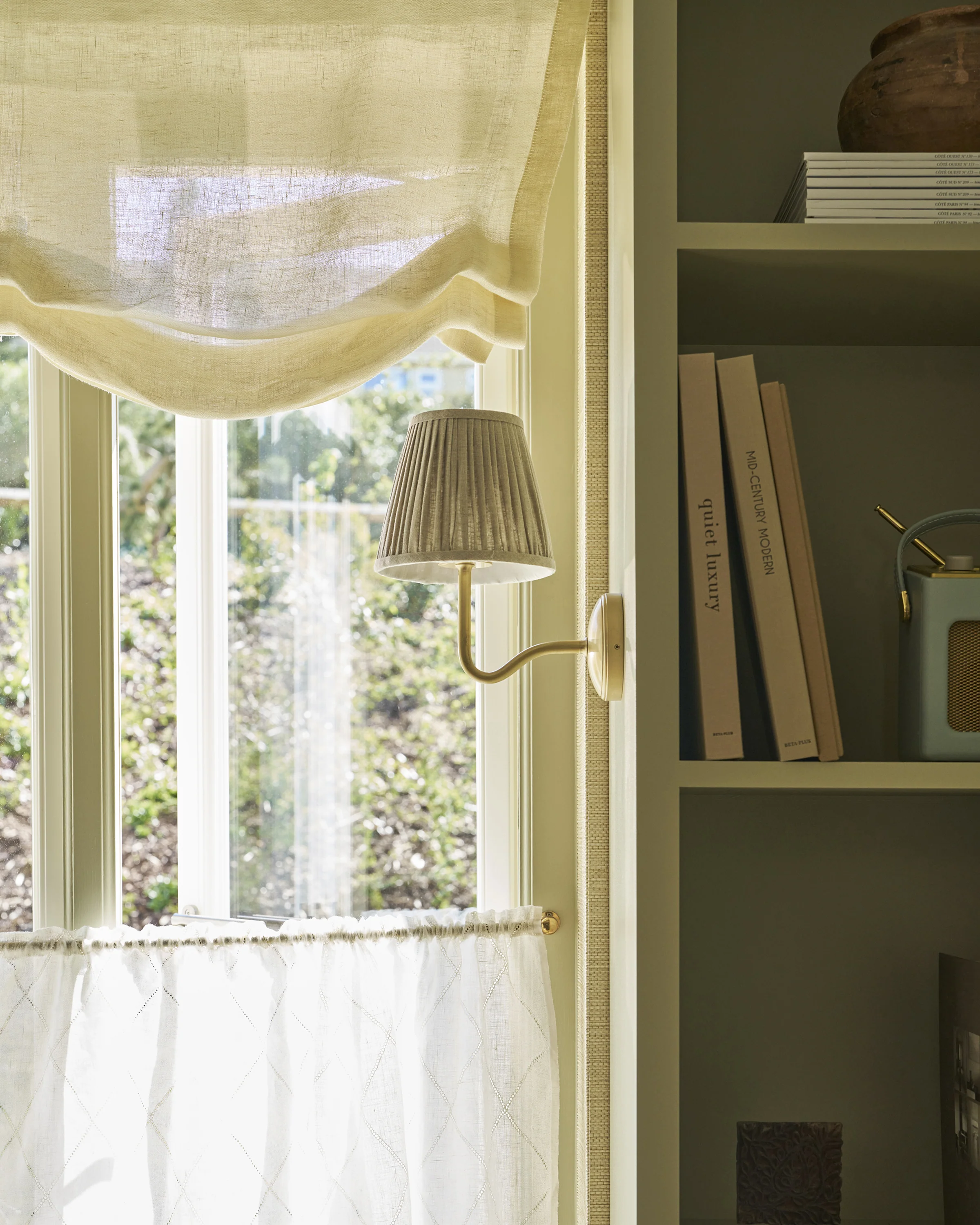 Malvern Medium Wall Light Pleated Natural Beige - Antique Brass - Image 4