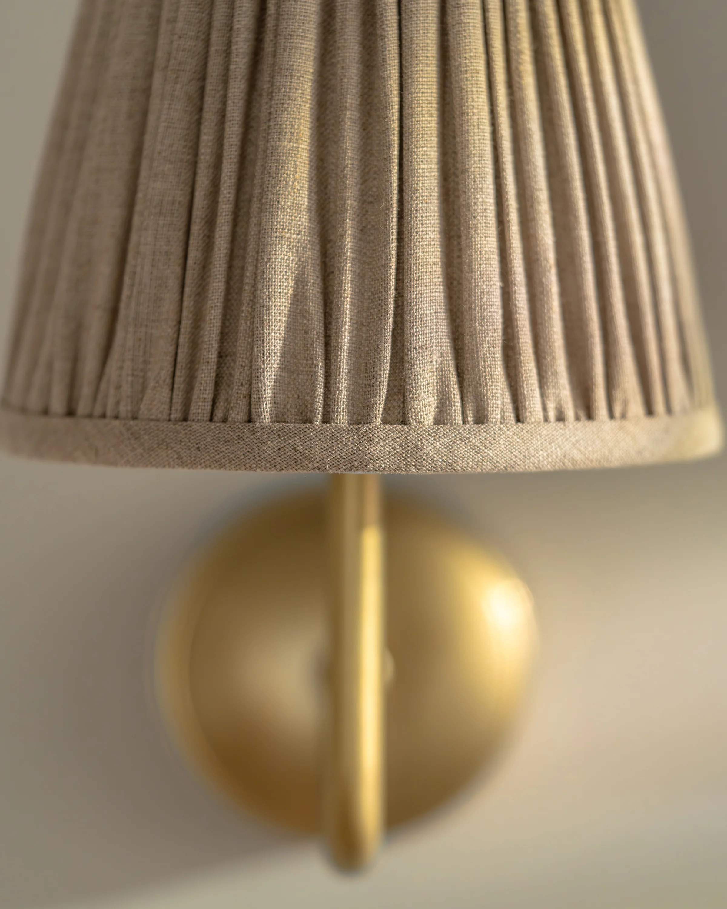 Malvern Medium Wall Light Pleated Natural Beige - Antique Brass - Image 5